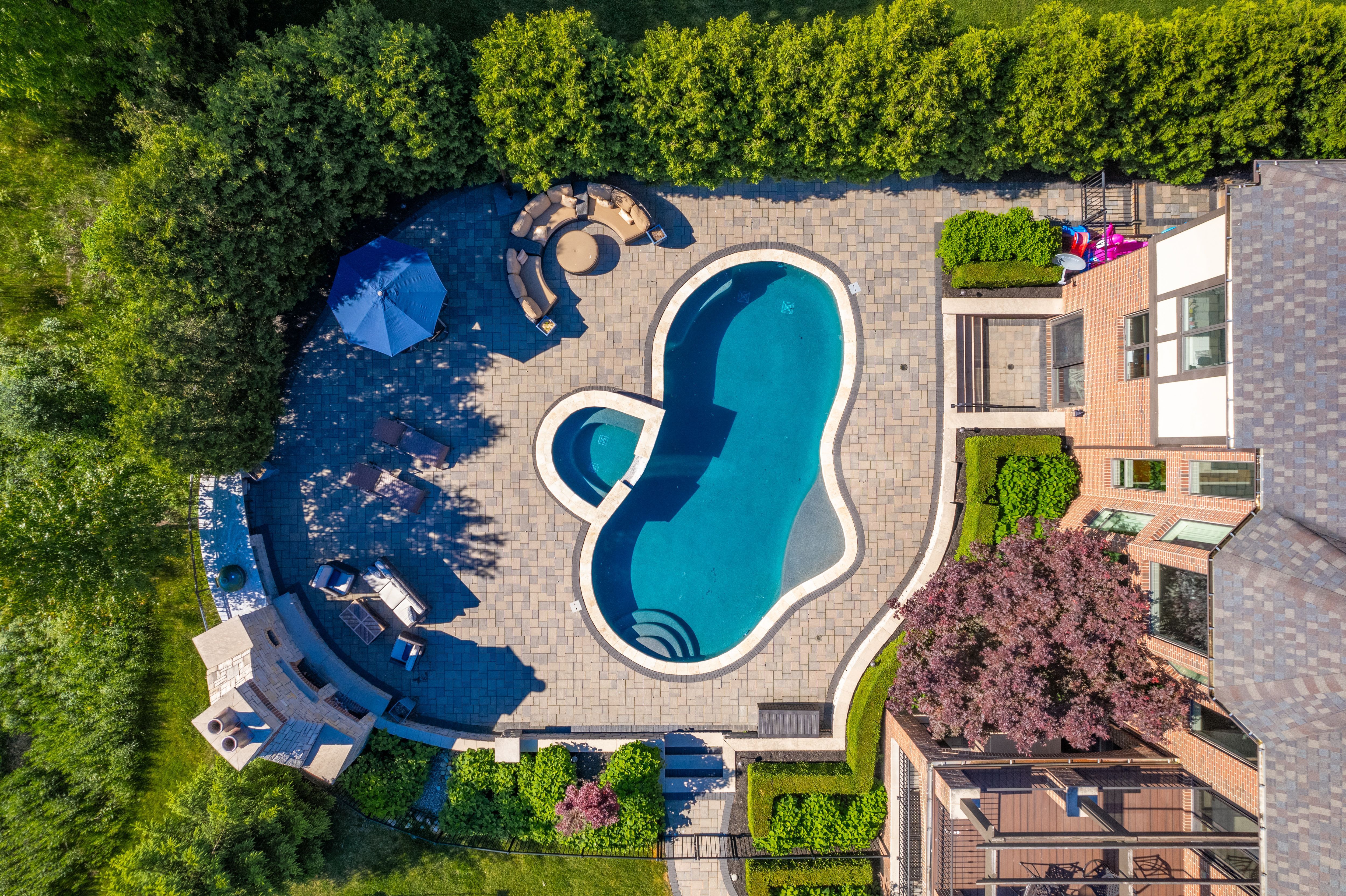 48887 VENETO Drive