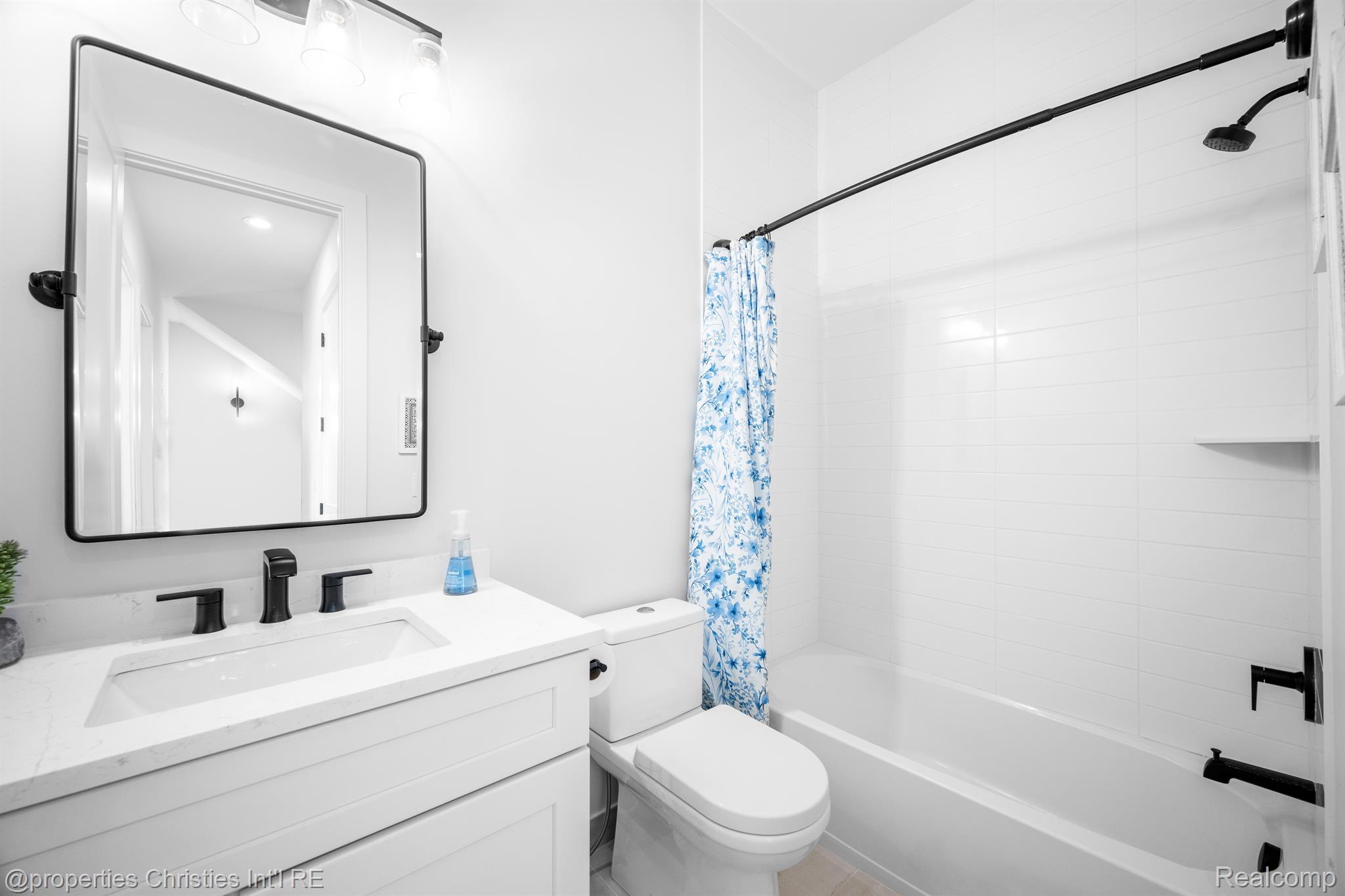 108 N CENTER Cove