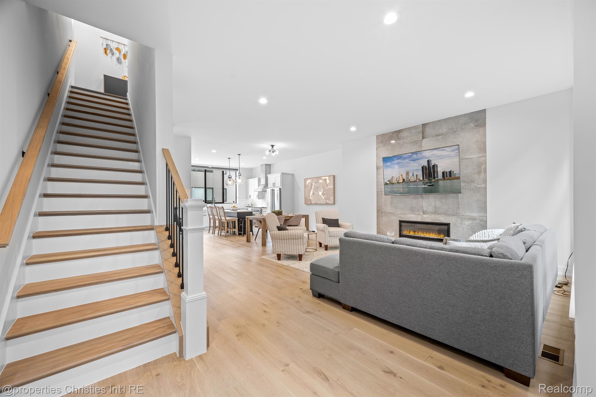 108 N CENTER Cove