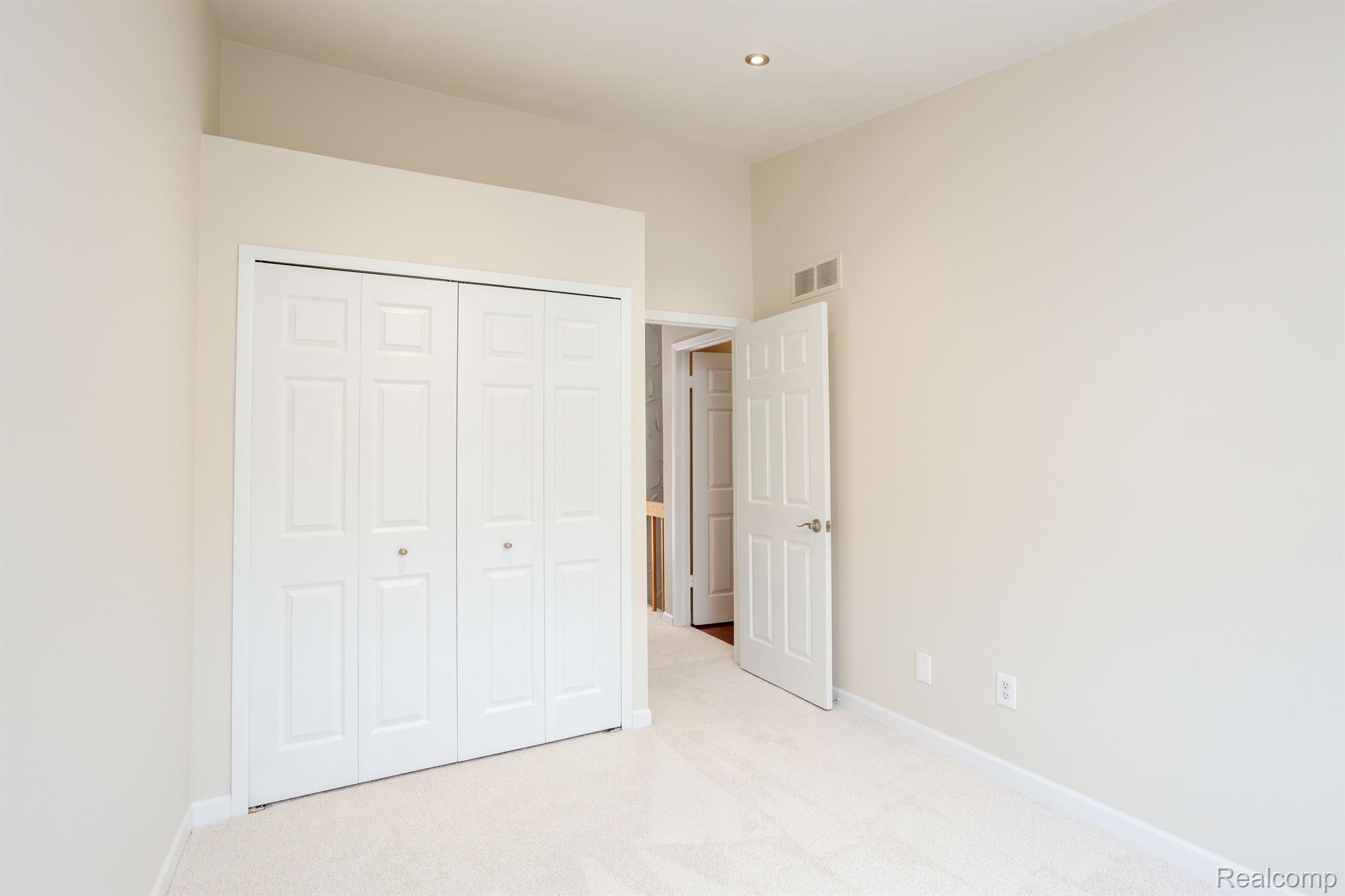 22213 PONDVIEW 26