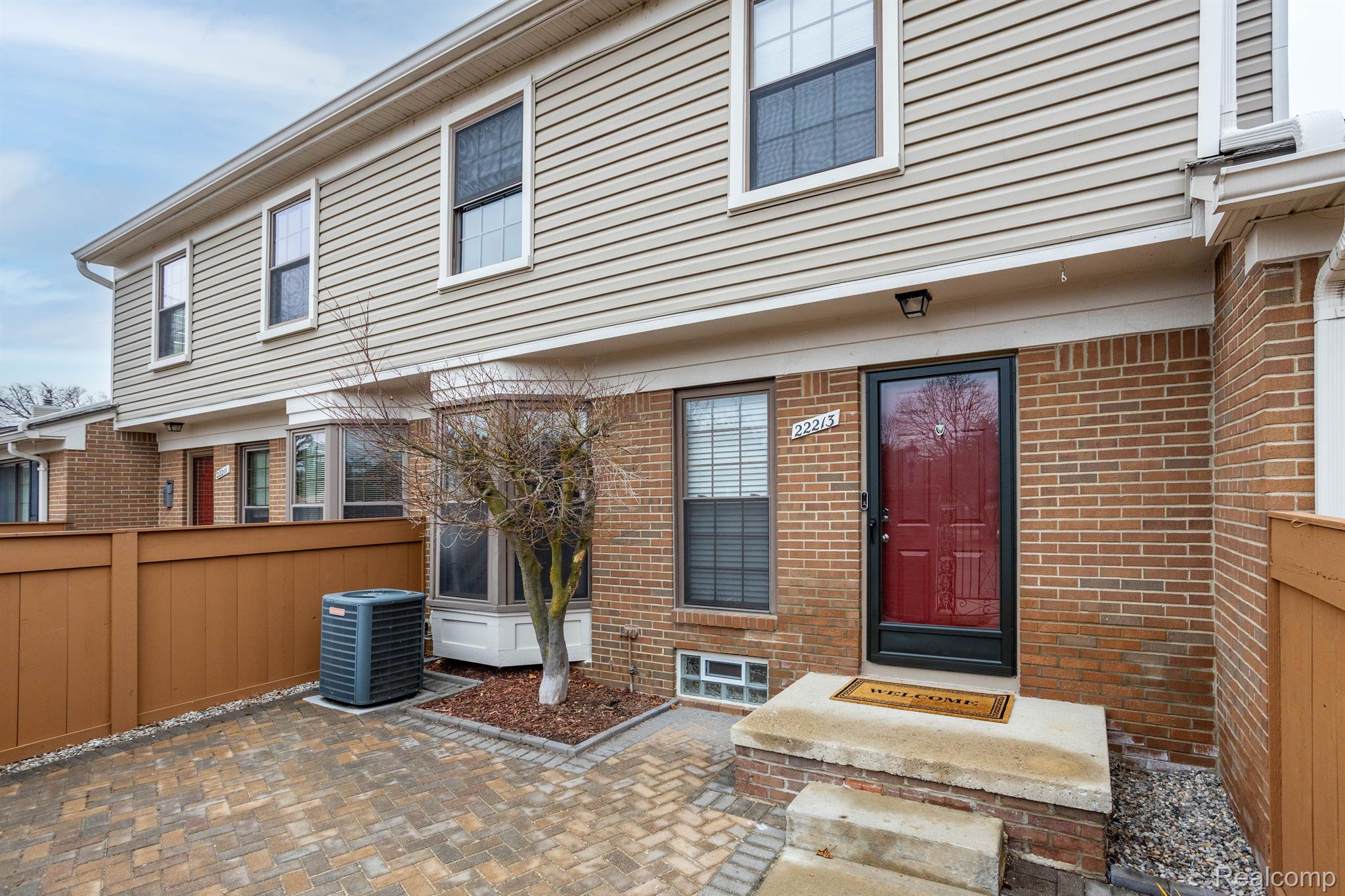 22213 PONDVIEW 26