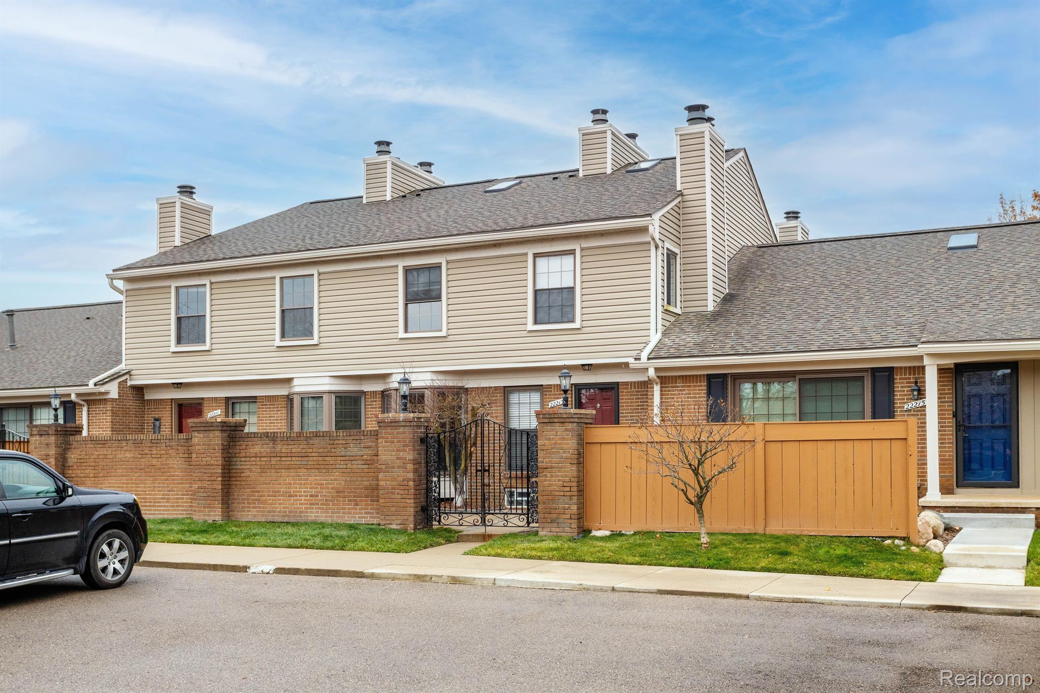 22213 PONDVIEW 26
