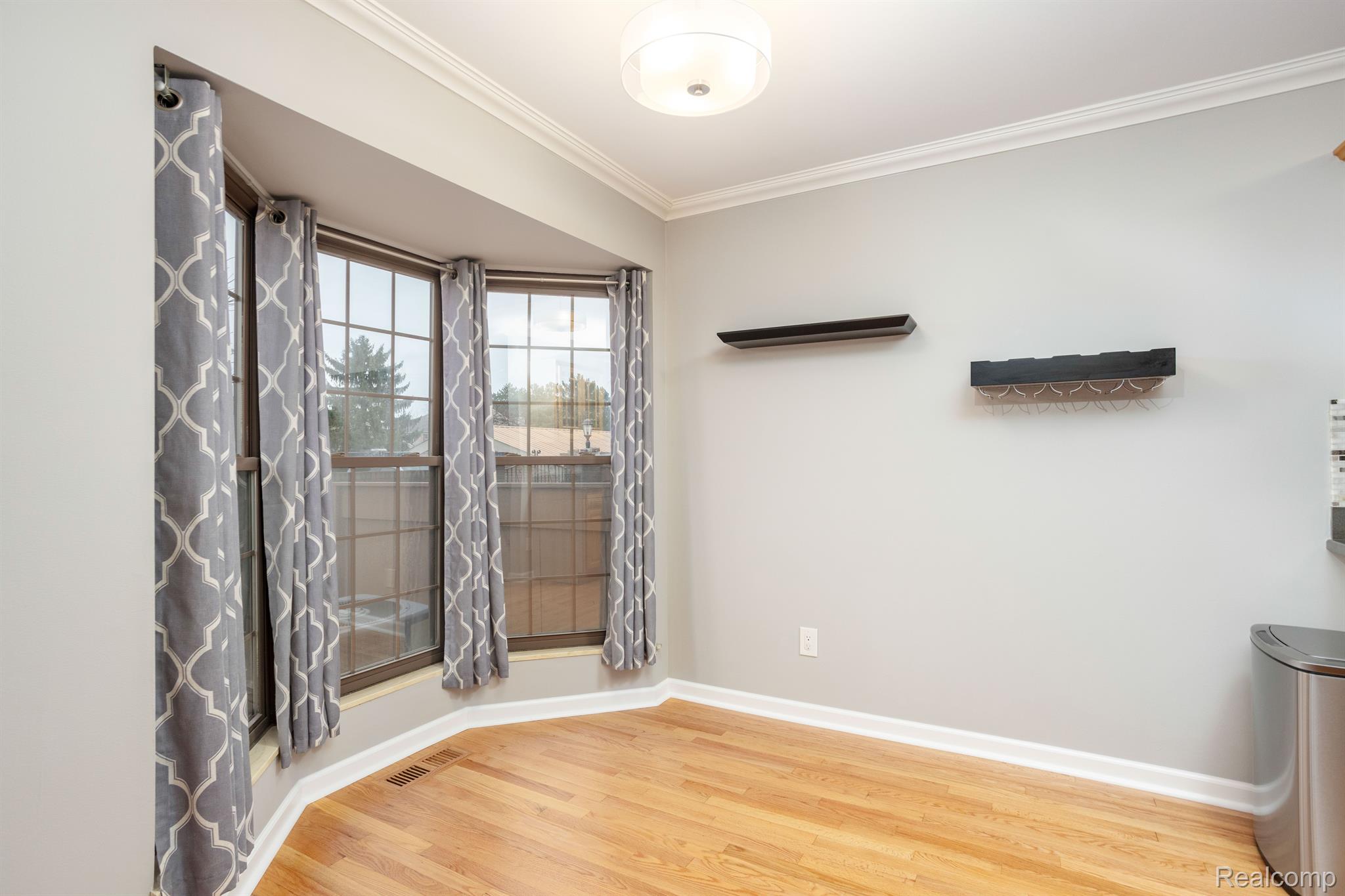 22213 PONDVIEW 26