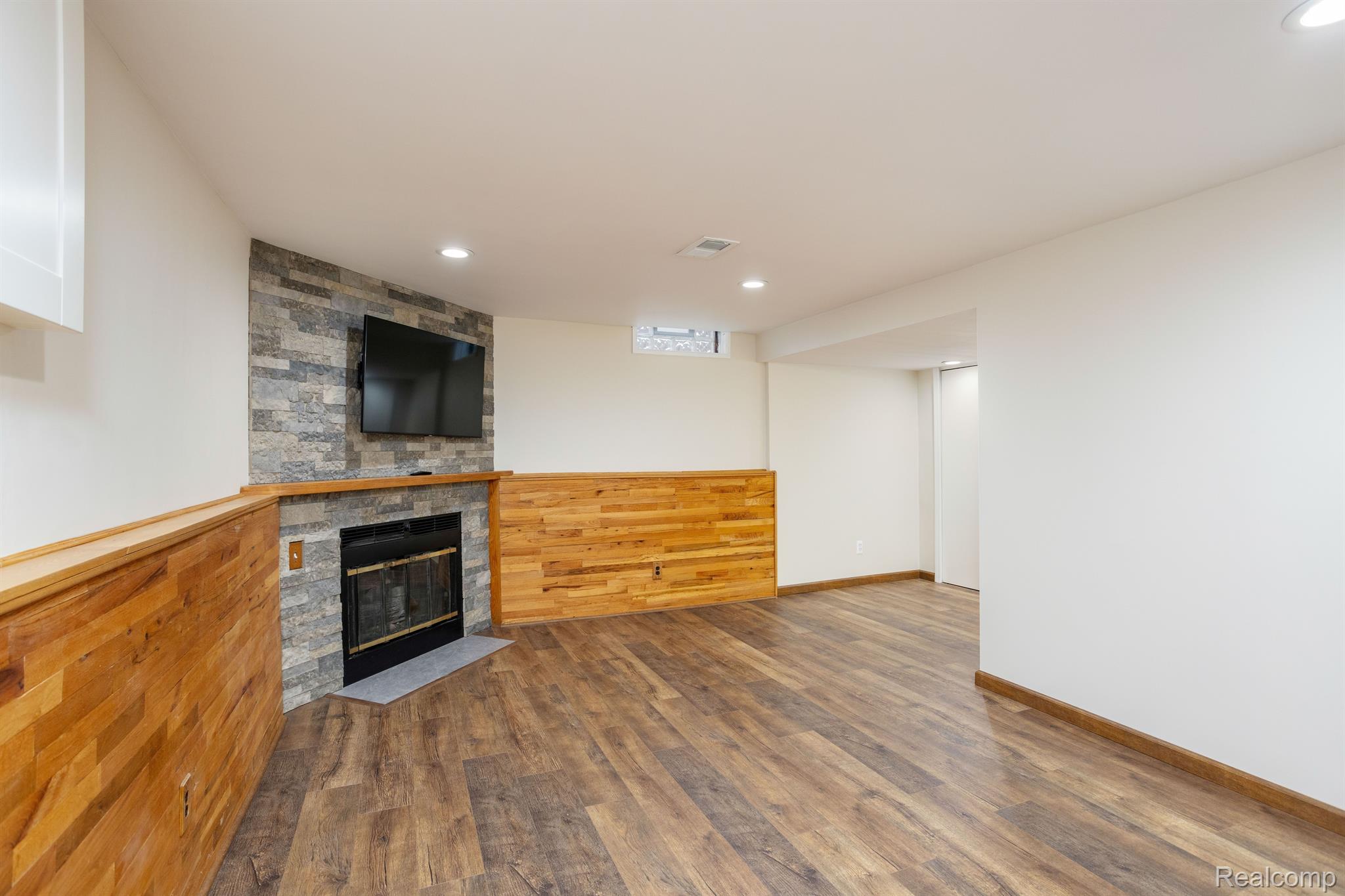 22213 PONDVIEW 26