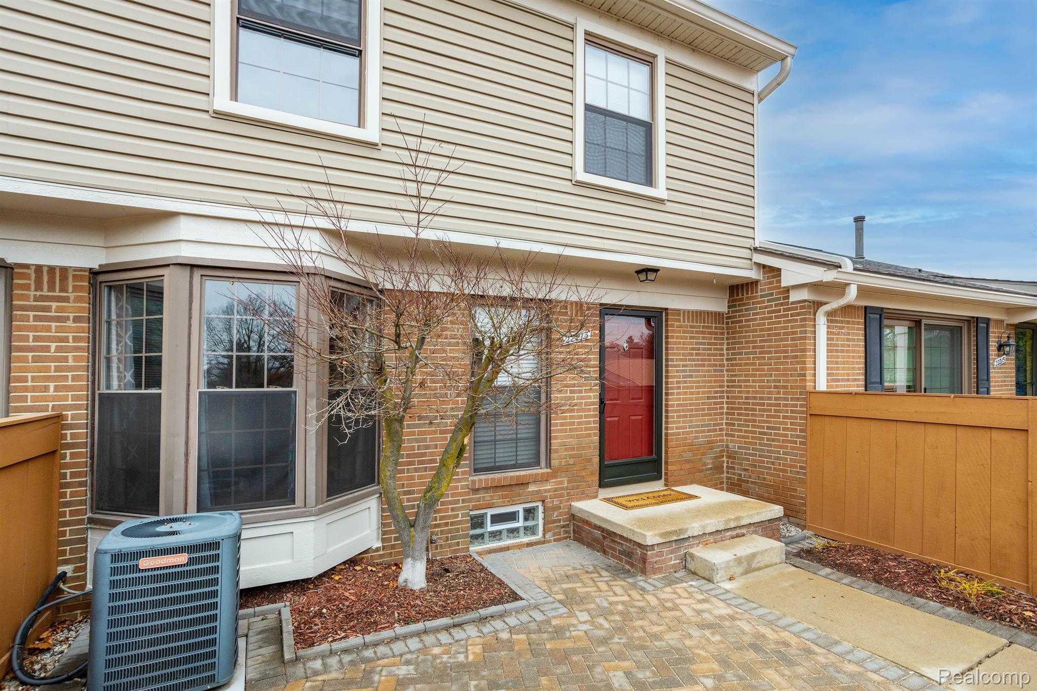 22213 PONDVIEW 26