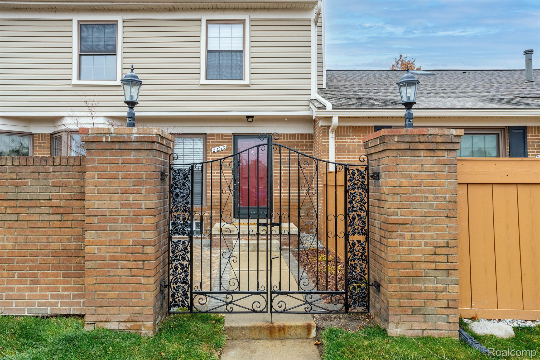 22213 PONDVIEW 26