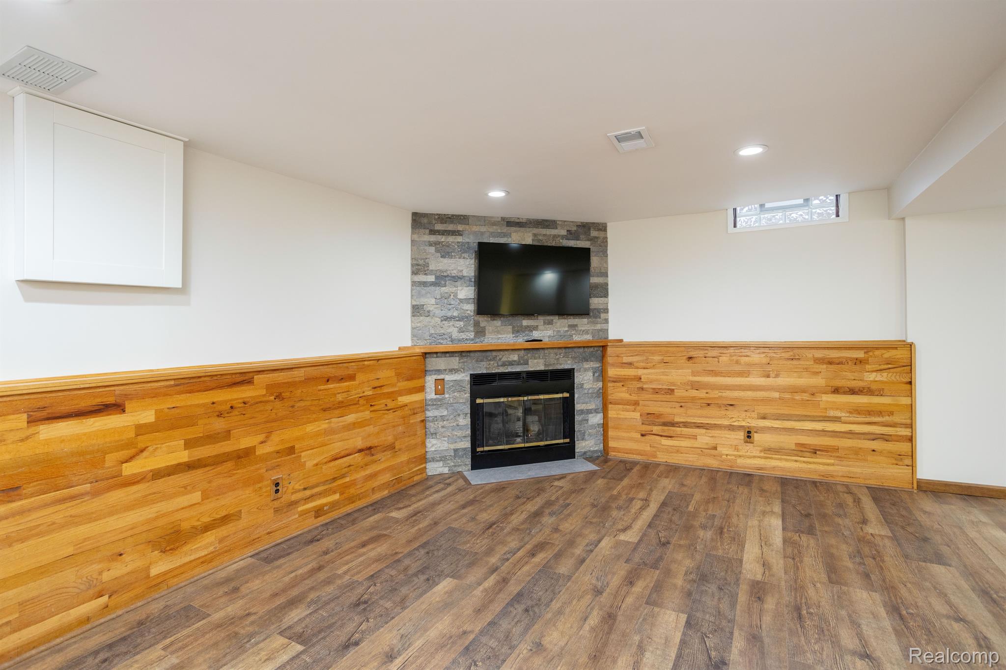 22213 PONDVIEW 26