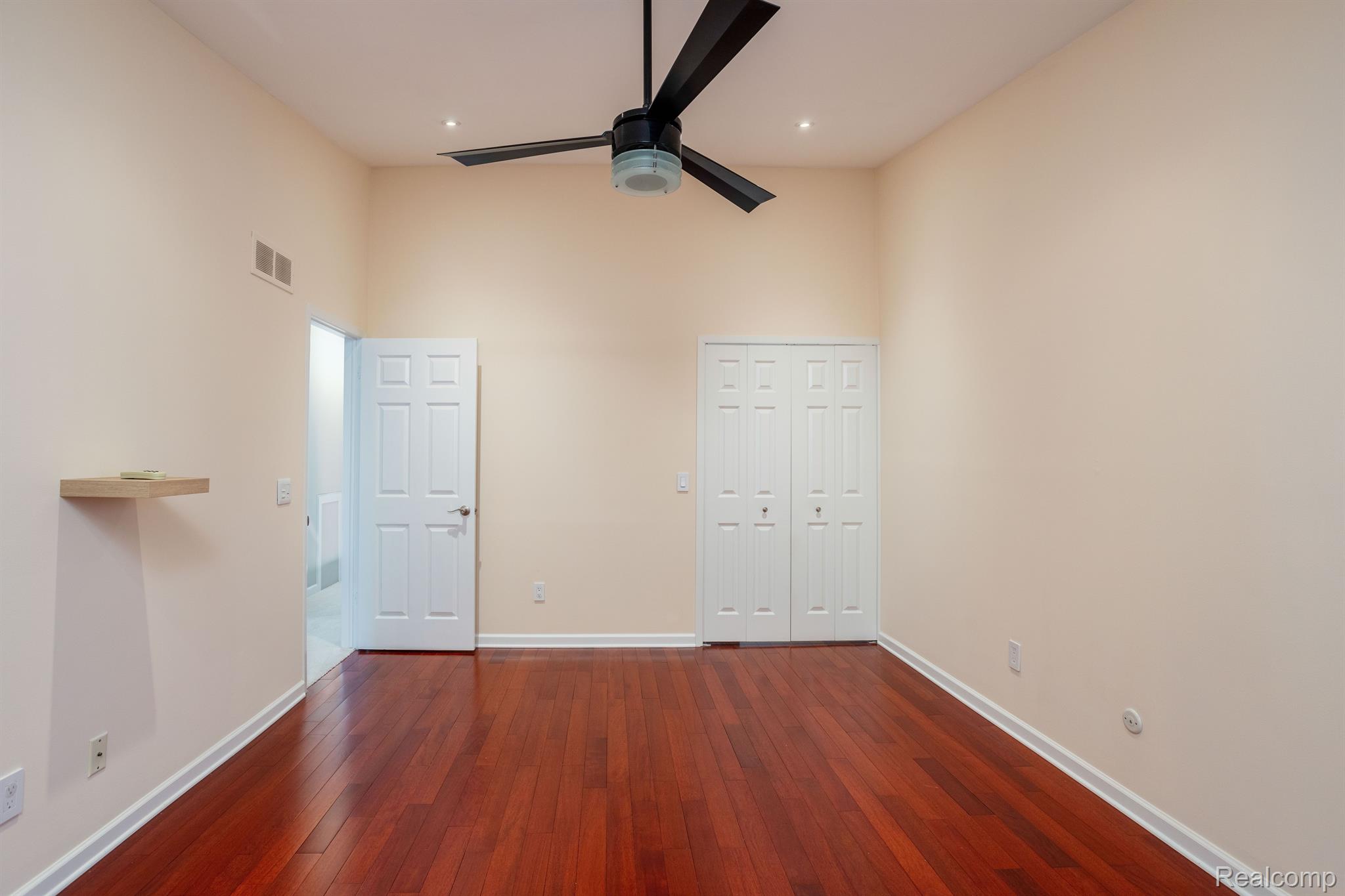 22213 PONDVIEW 26