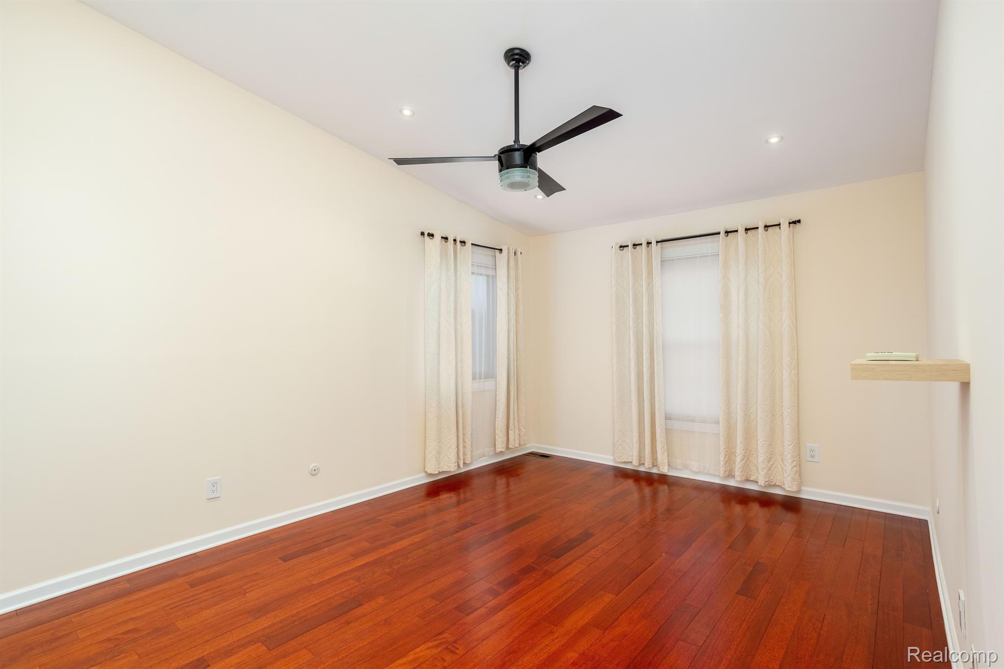 22213 PONDVIEW 26