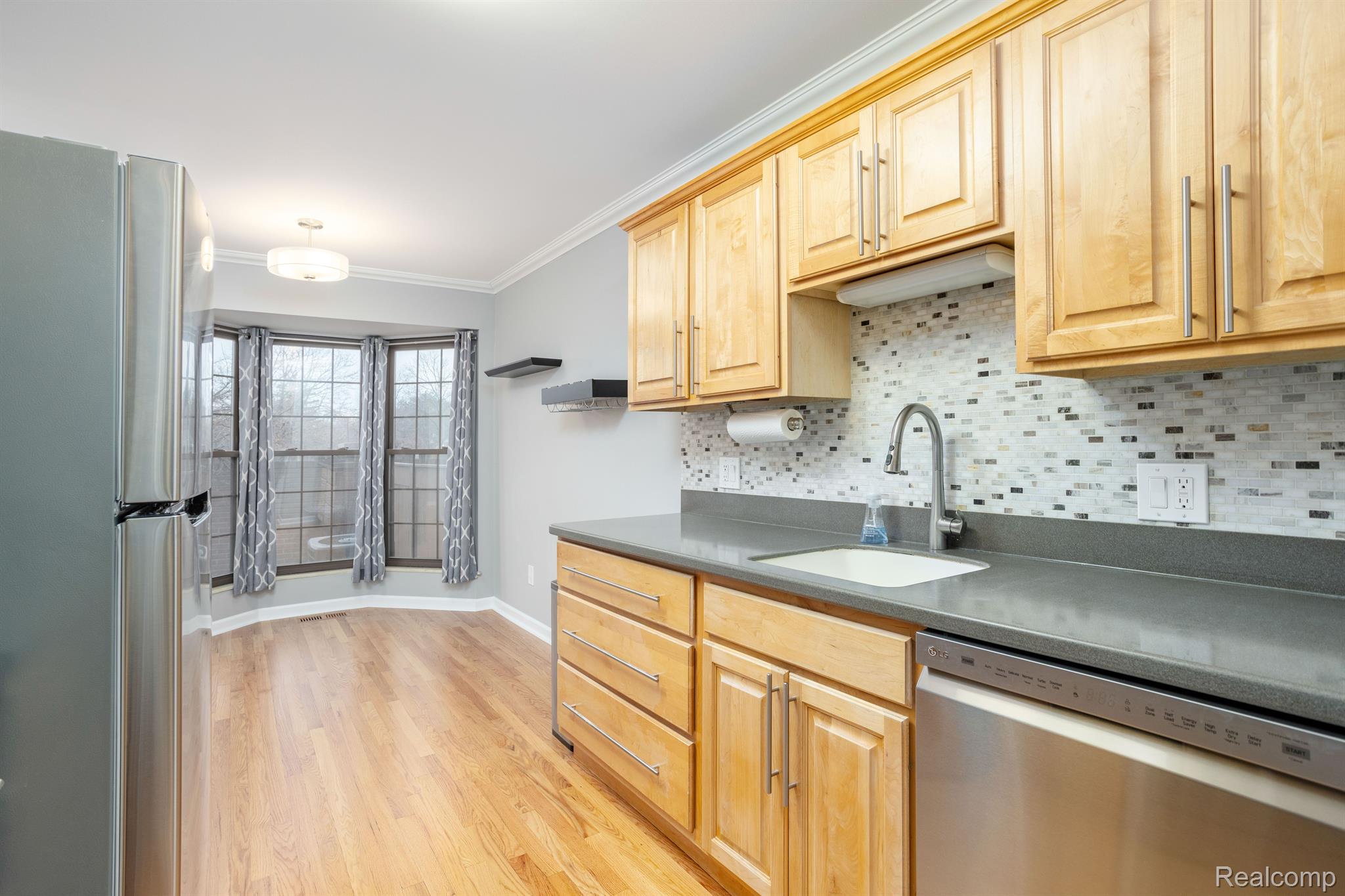 22213 PONDVIEW 26