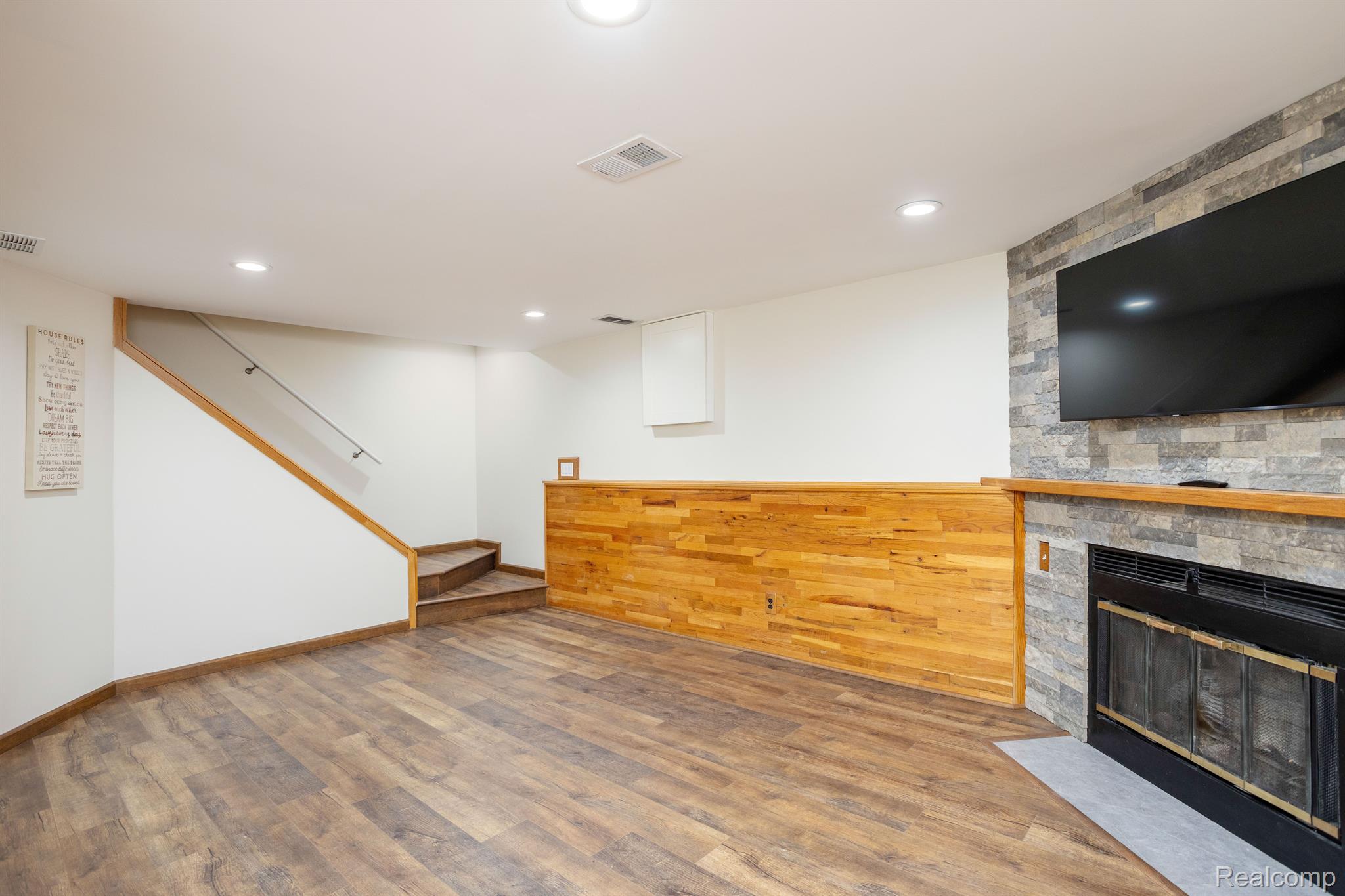 22213 PONDVIEW 26