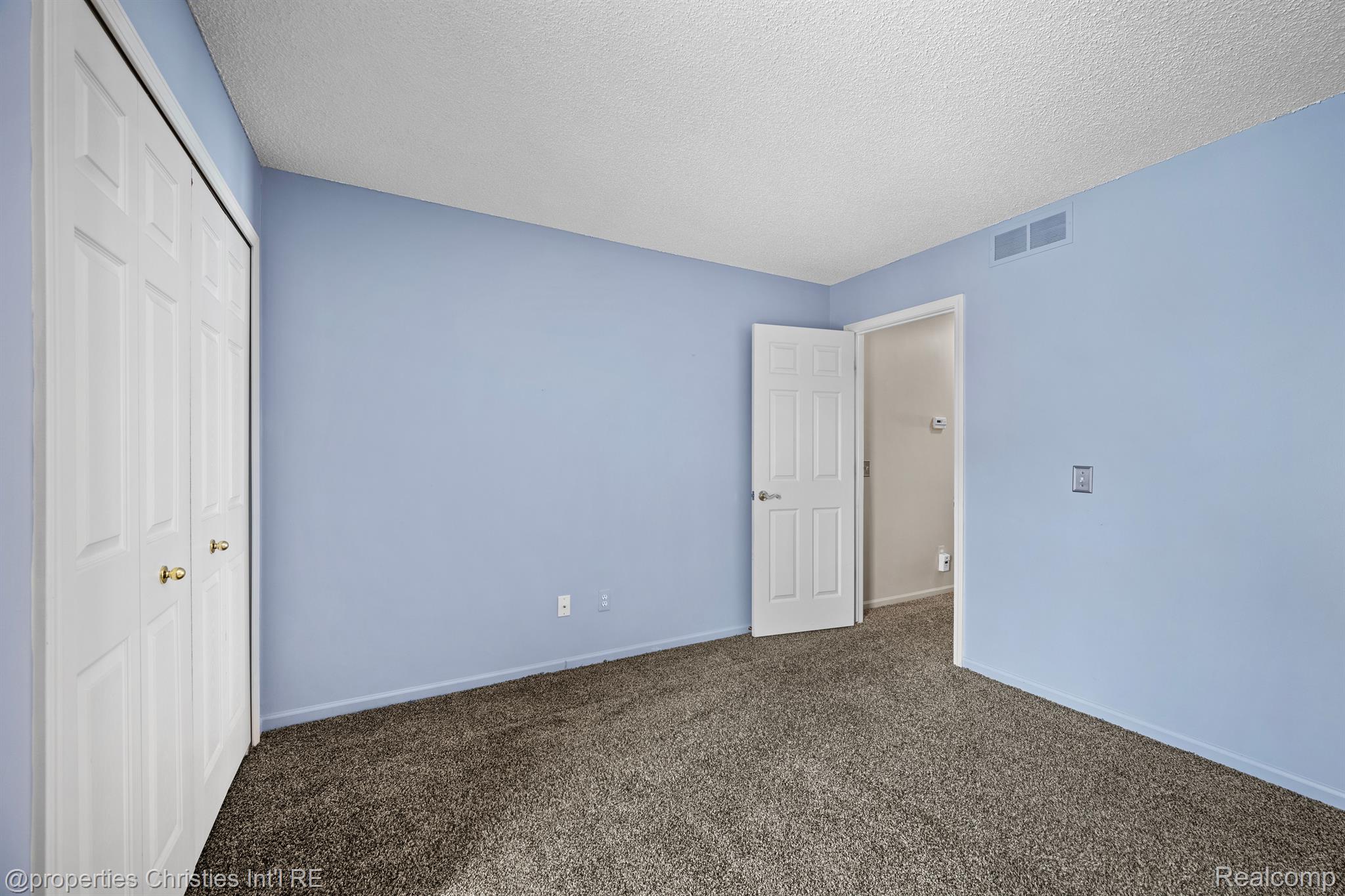 35204 KNOLLWOOD Lane