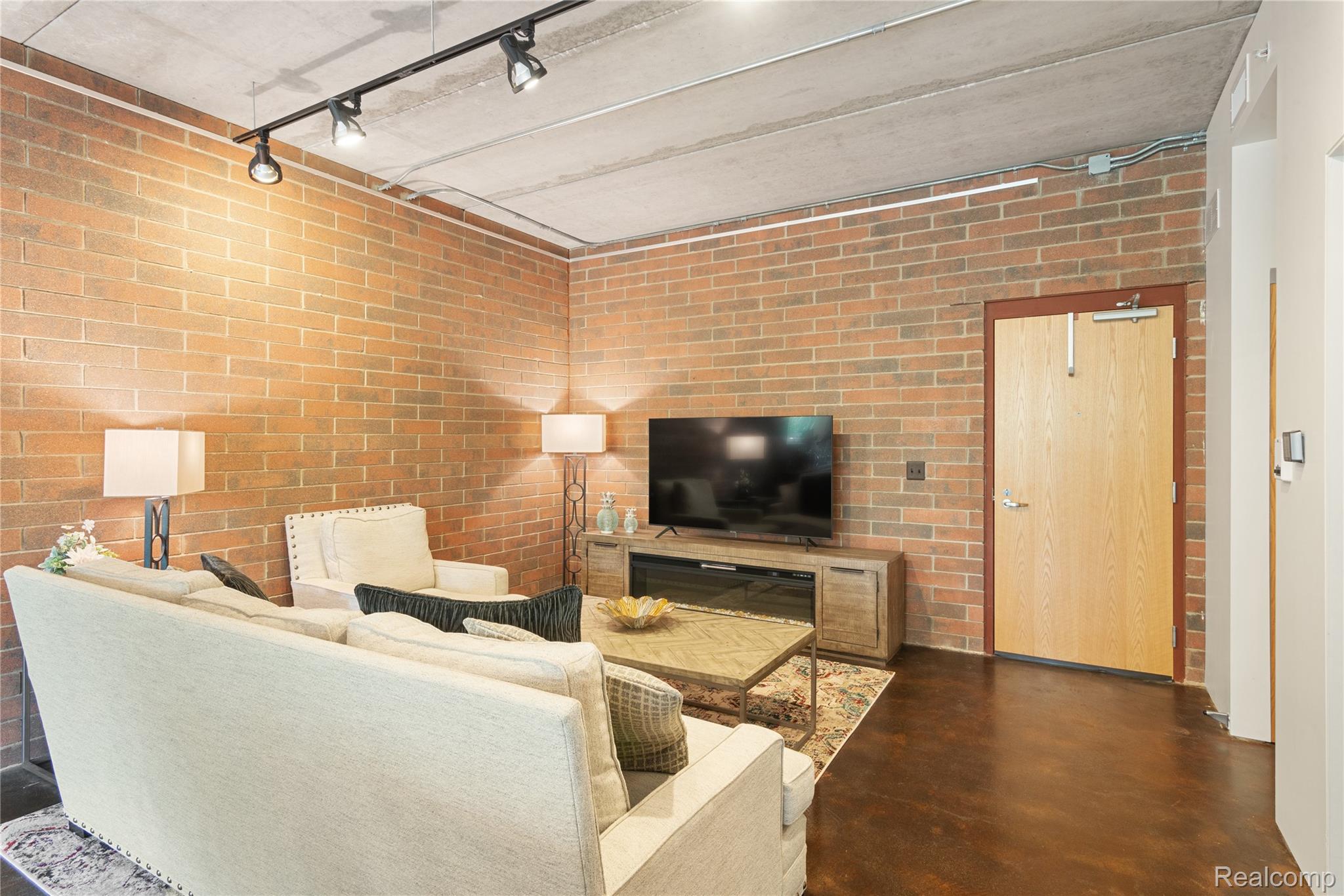 300 Hamilton Street 203