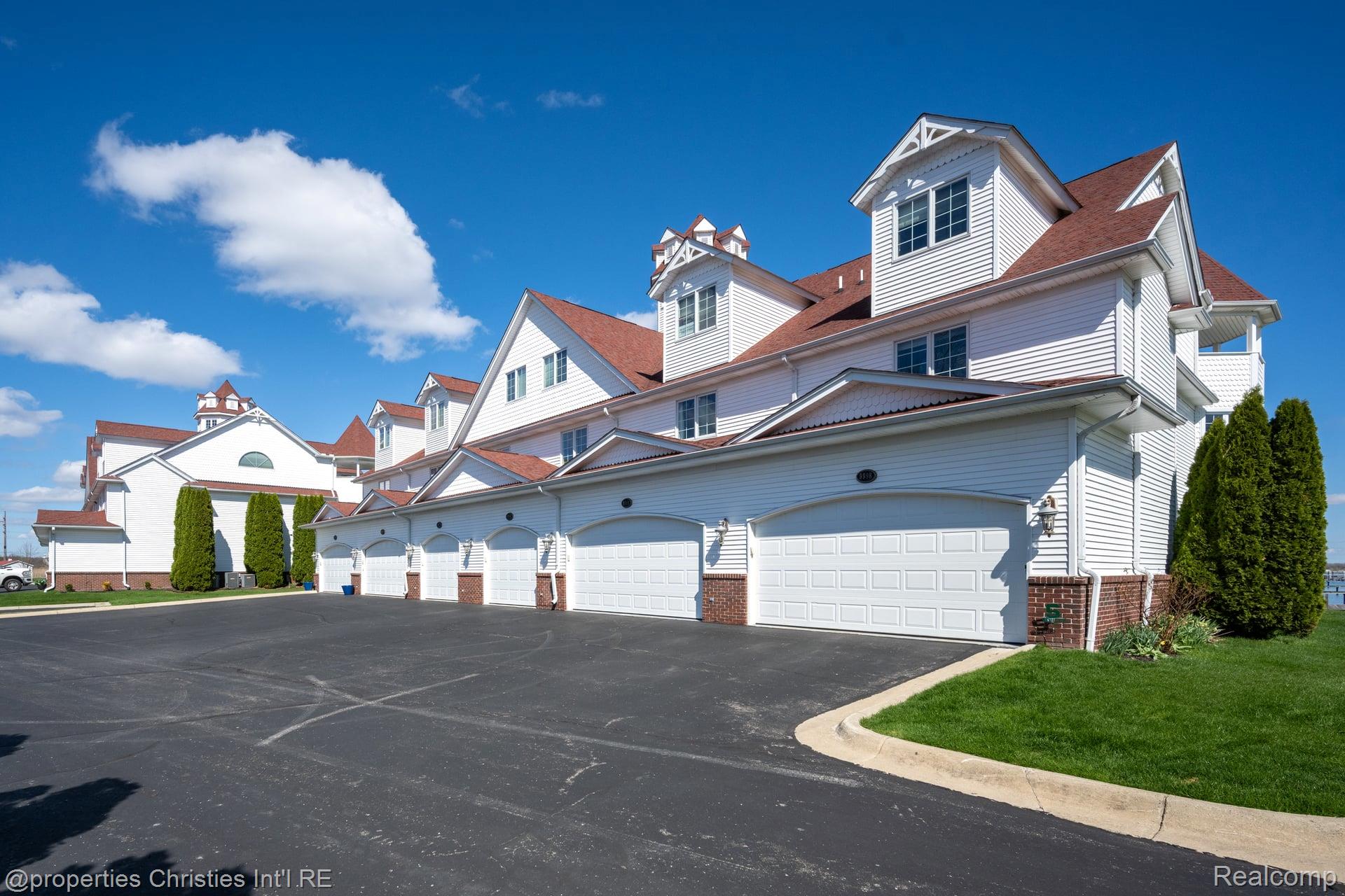 9996 Tashmoo Lane 2