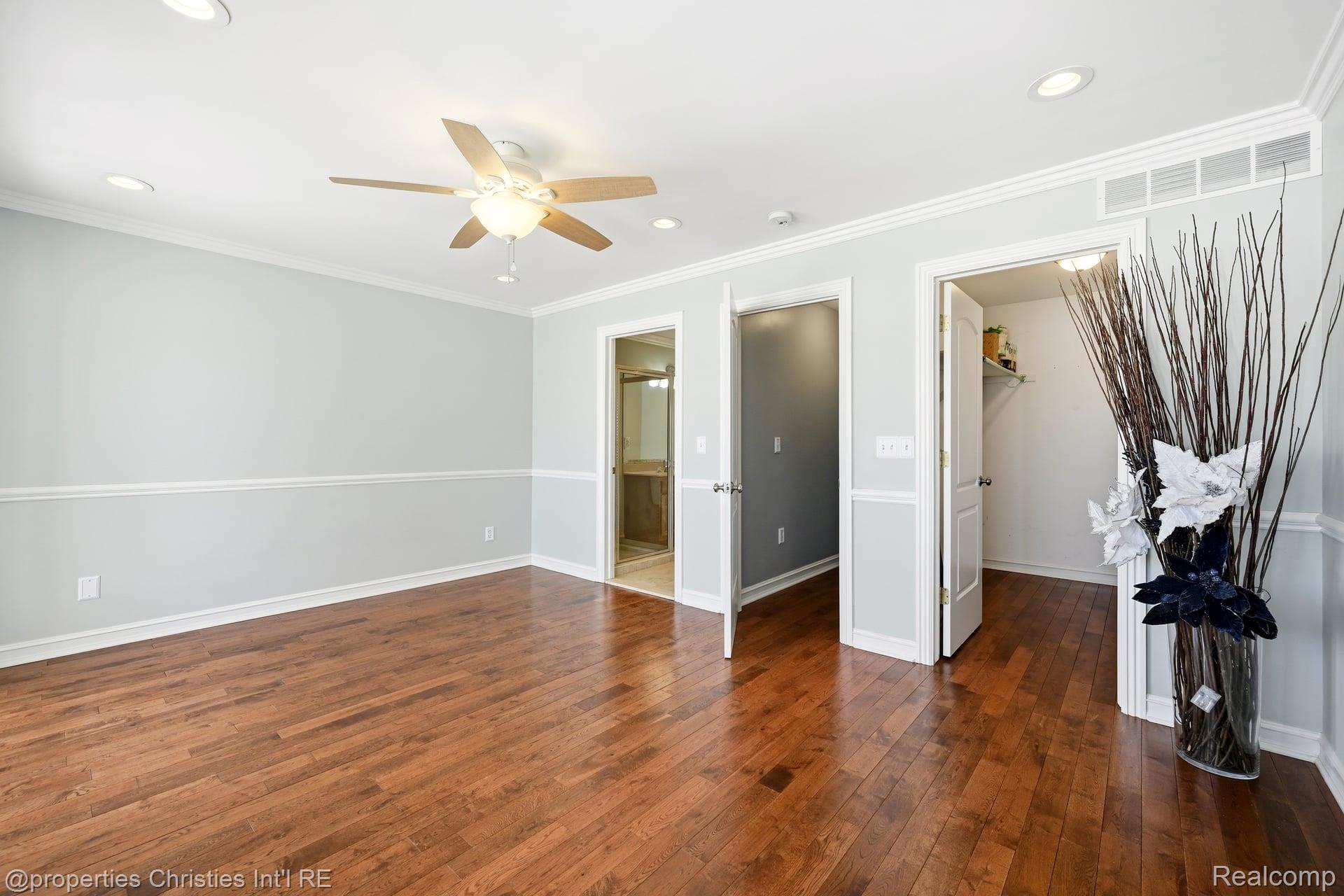 9996 Tashmoo Lane 2