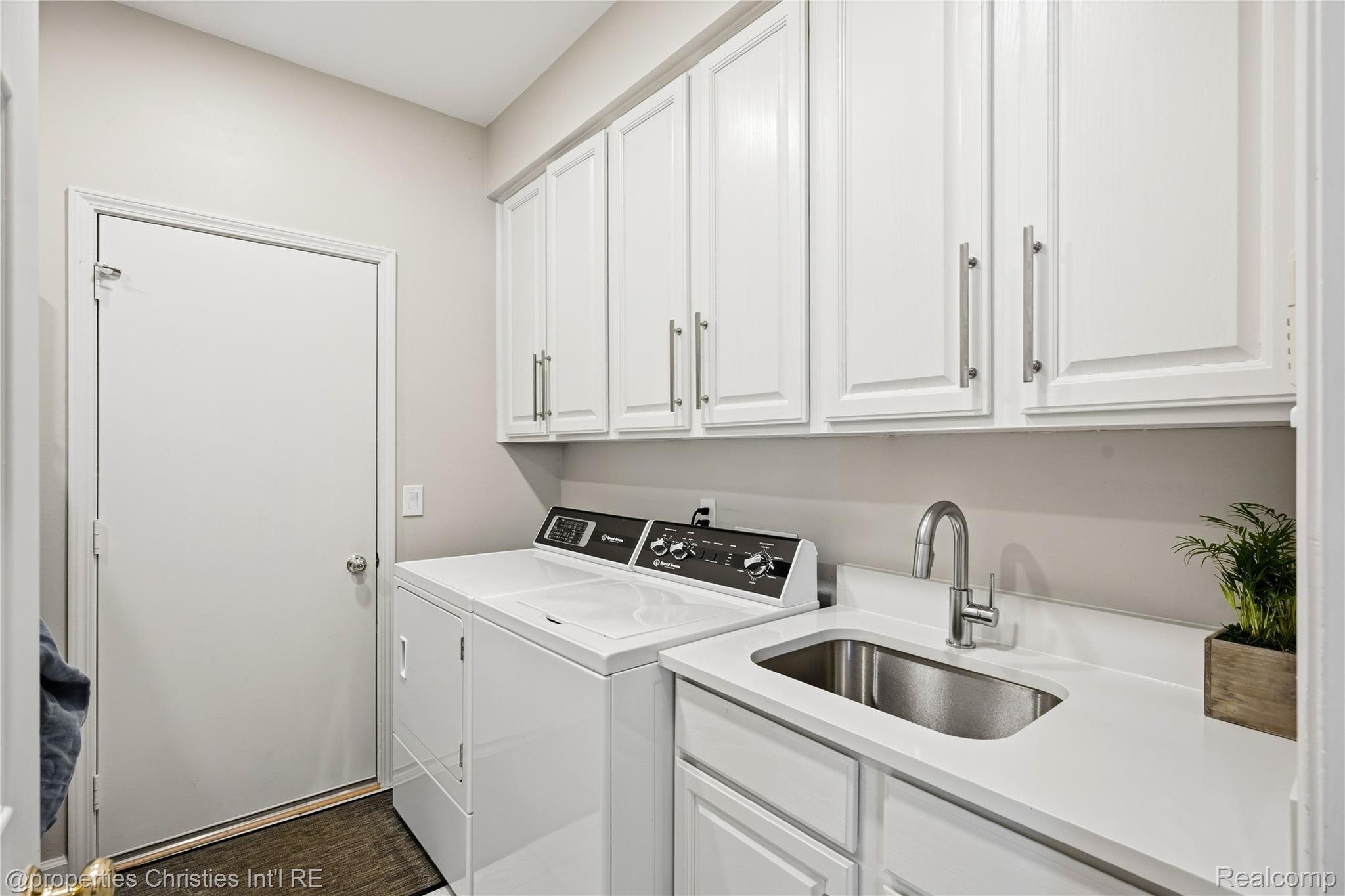 21823 Picadilly Circle