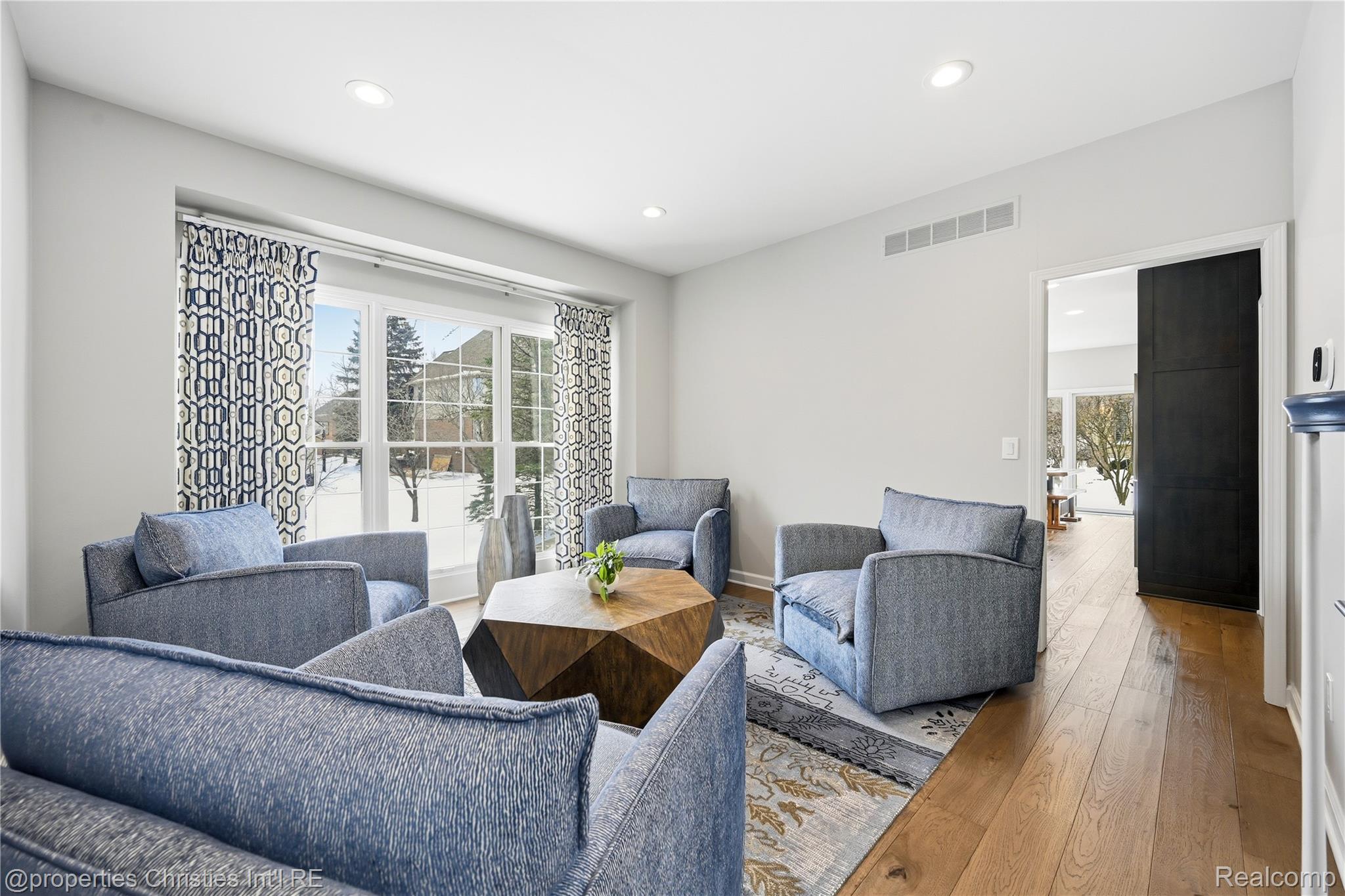 21823 Picadilly Circle