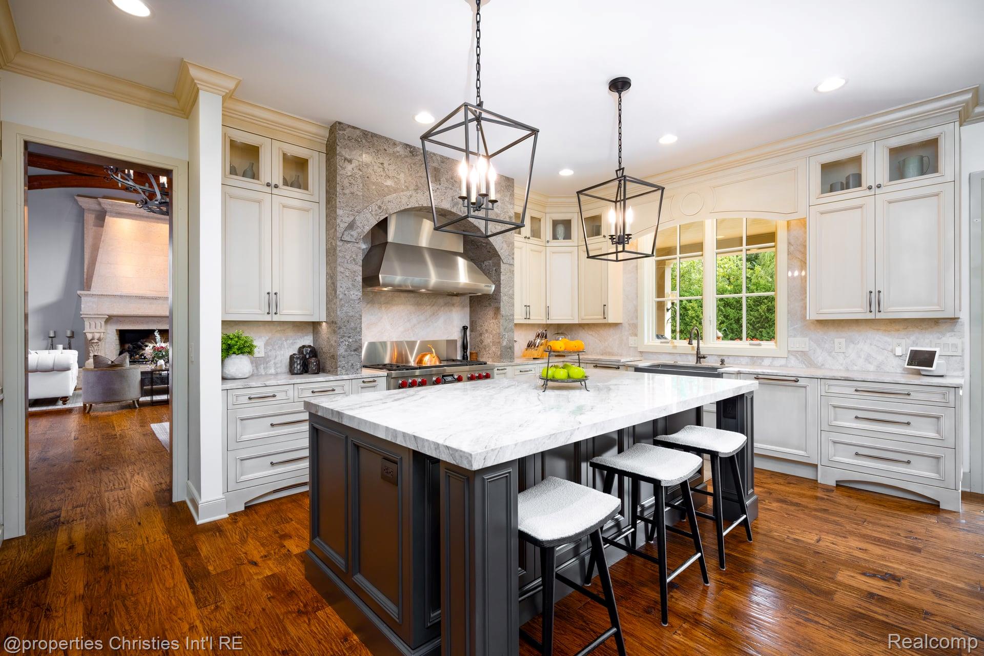 47765 Bellagio Drive