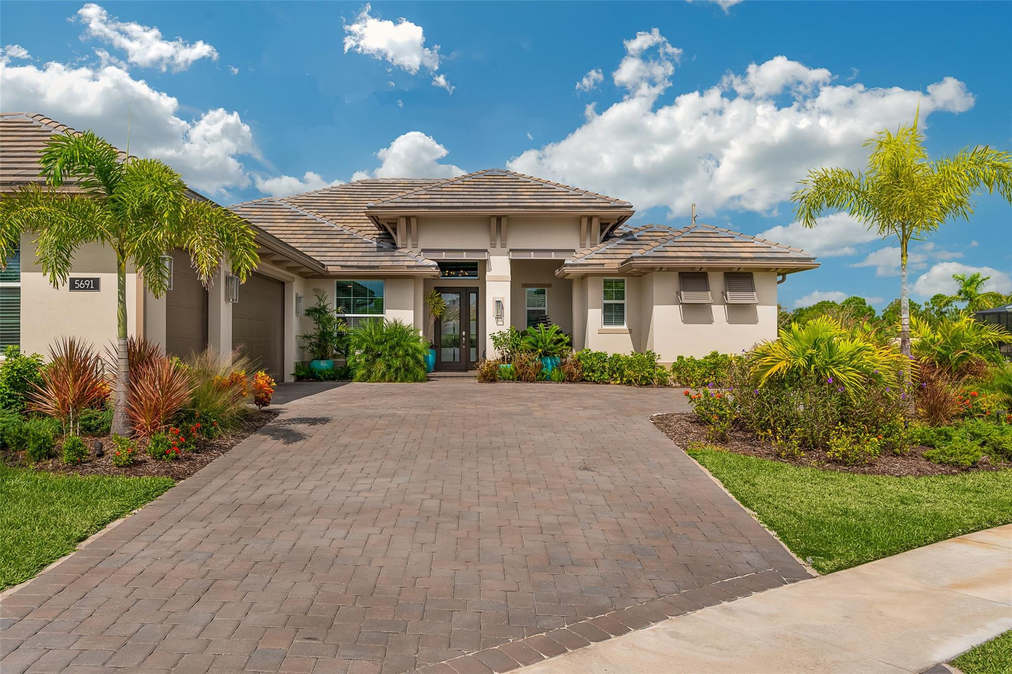 5691 Bent Pine Square