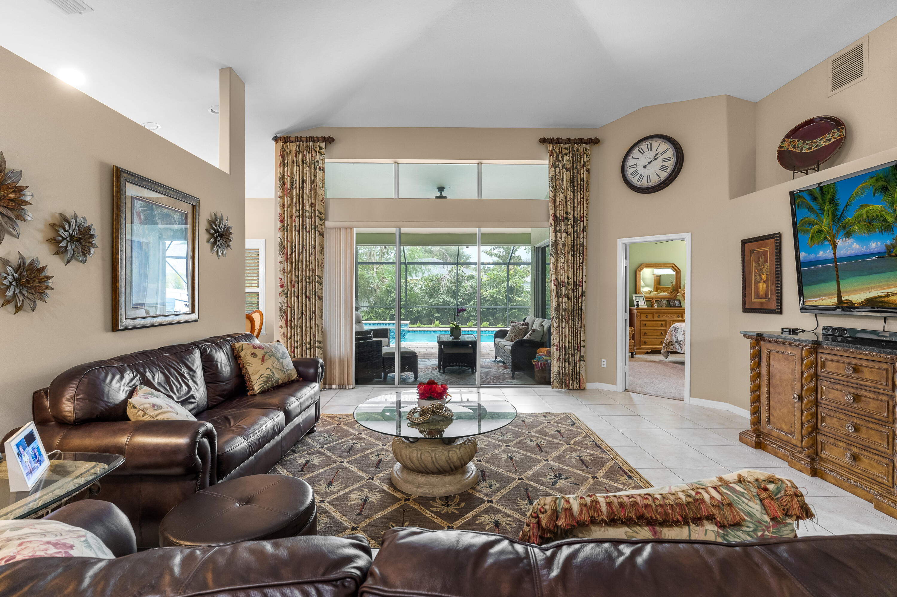 210 CHAMPAGNE Court SW