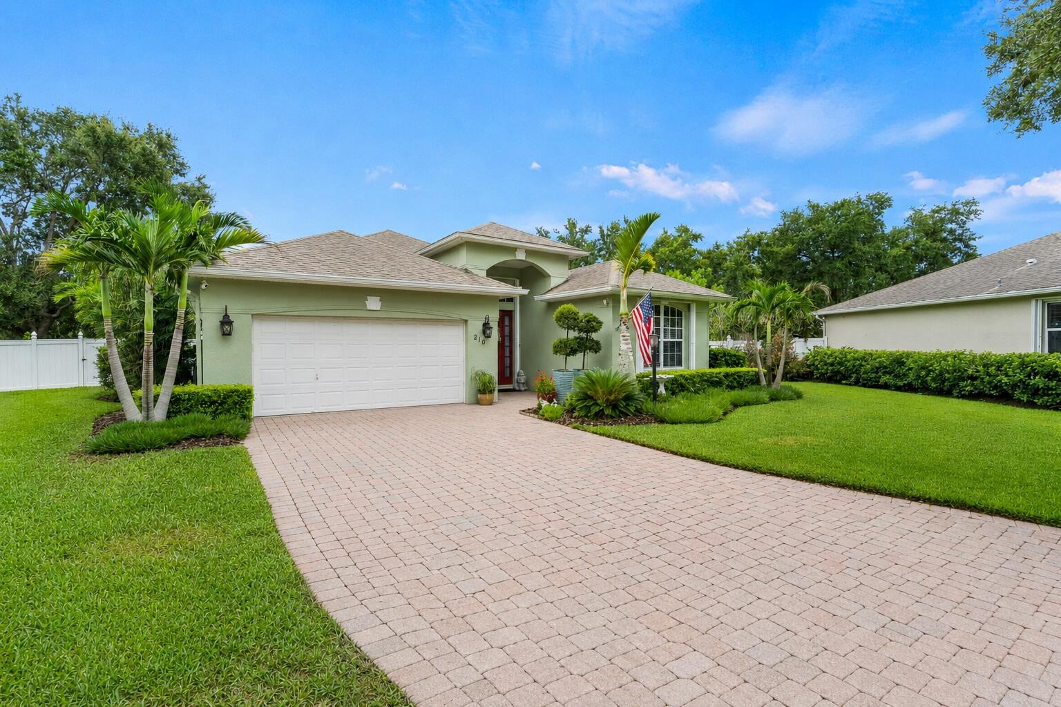 210 CHAMPAGNE Court SW