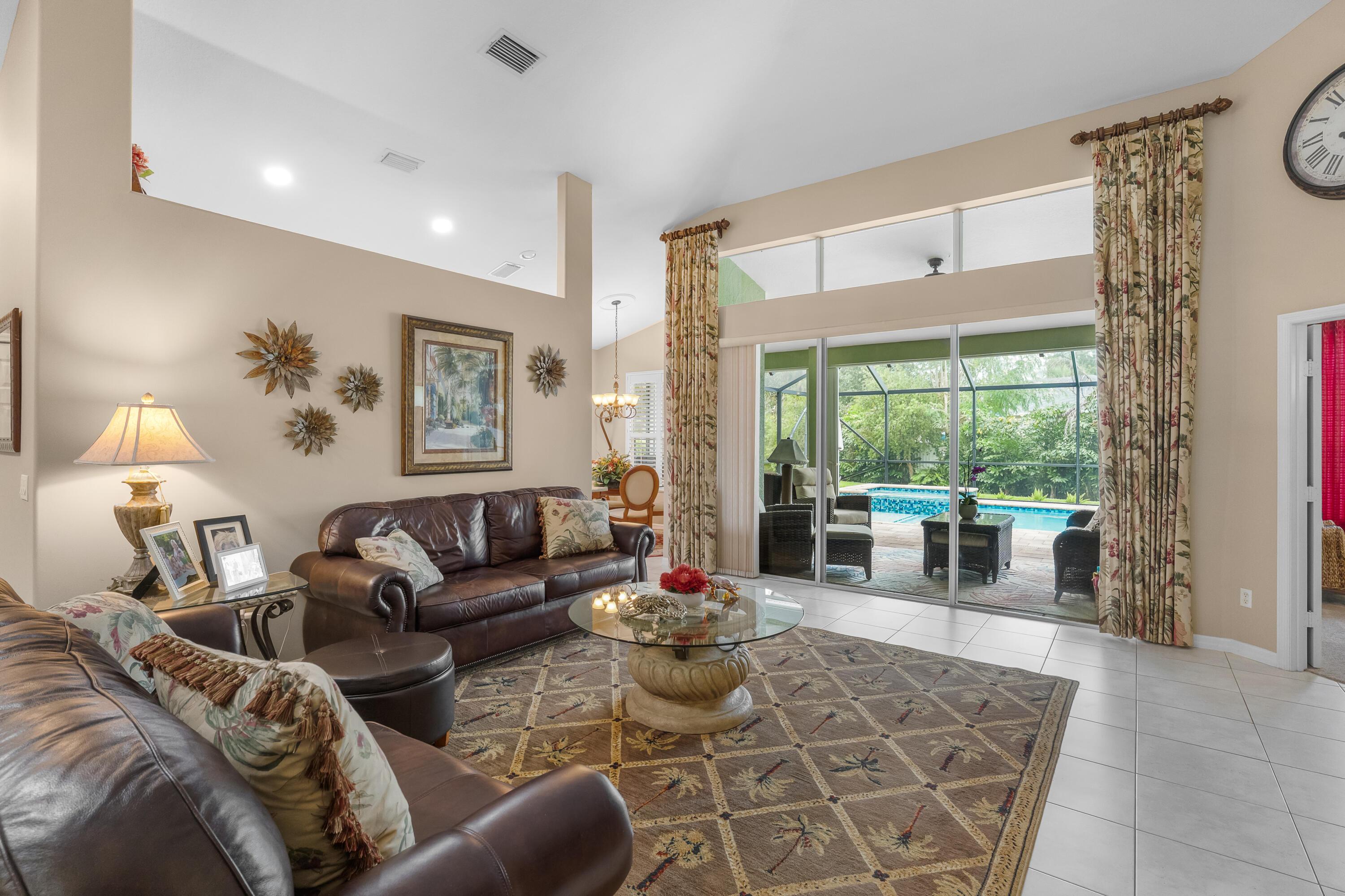 210 CHAMPAGNE Court SW