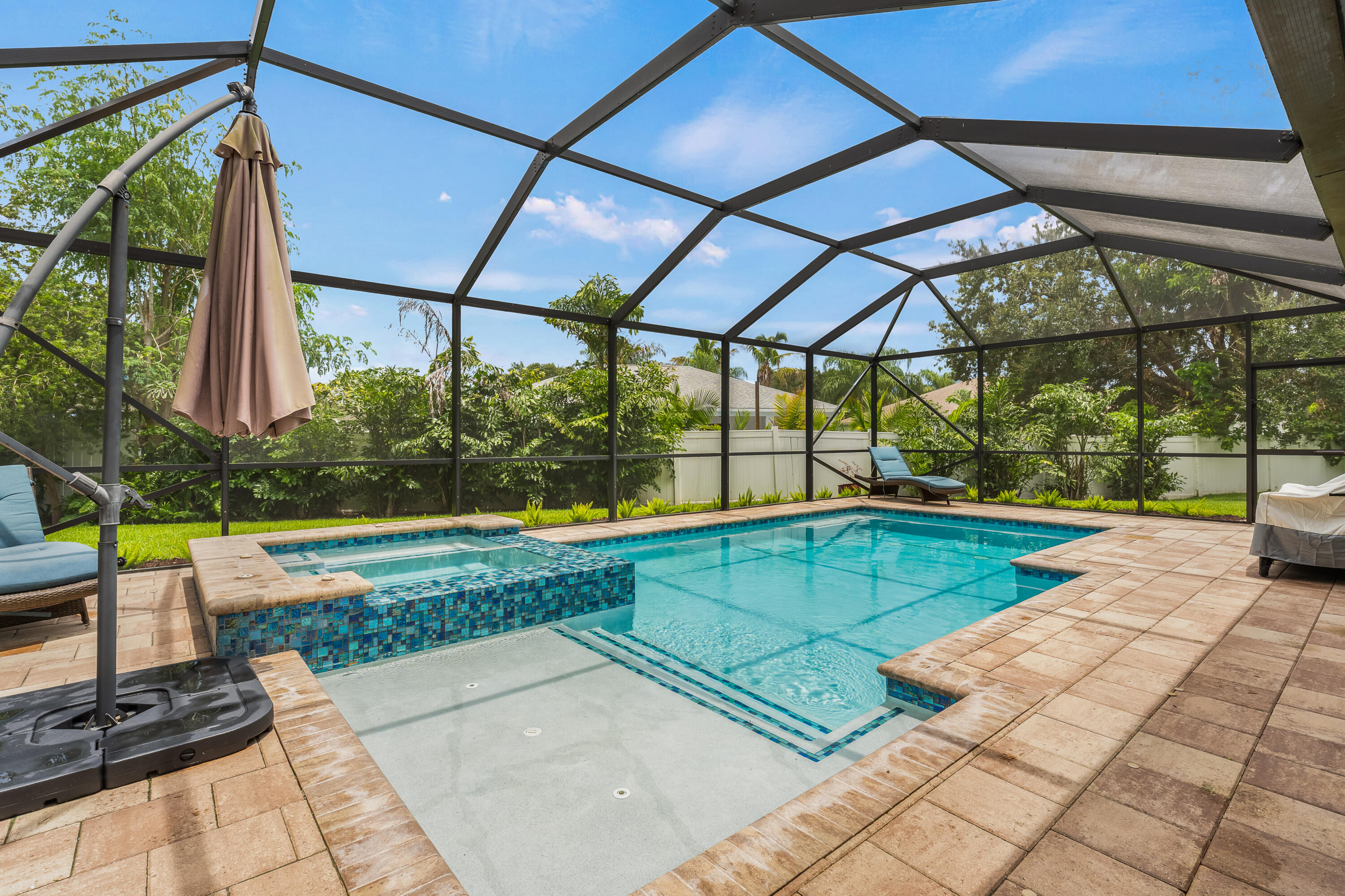 210 CHAMPAGNE Court SW