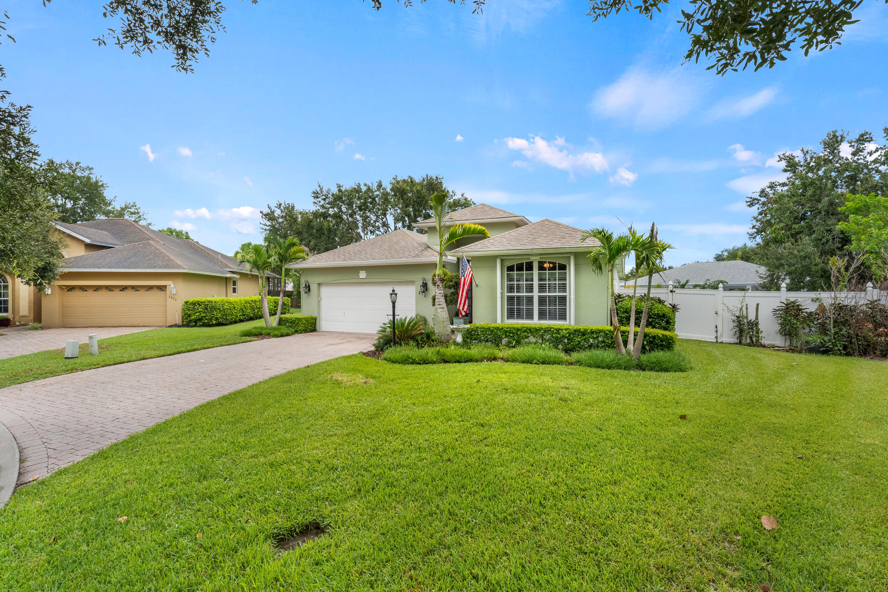 210 CHAMPAGNE Court SW