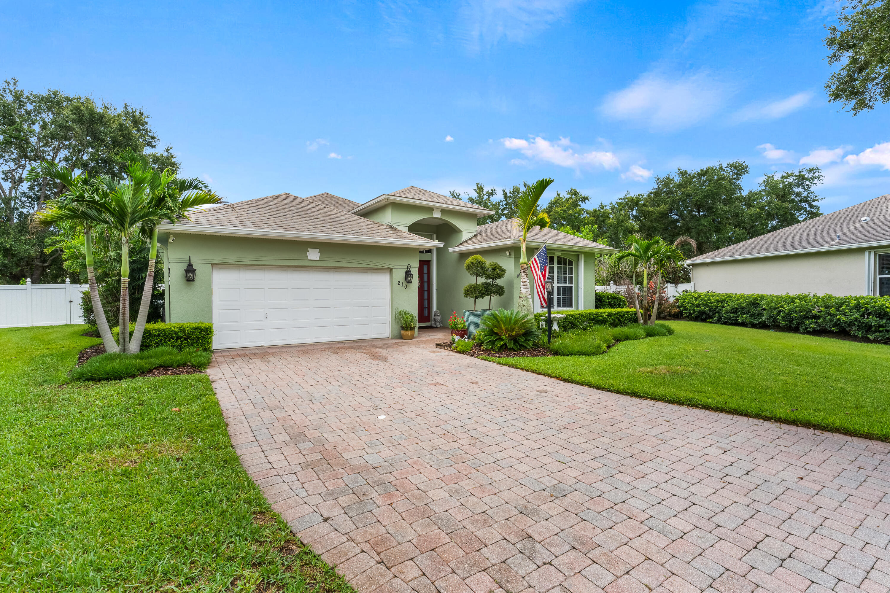 210 CHAMPAGNE Court SW