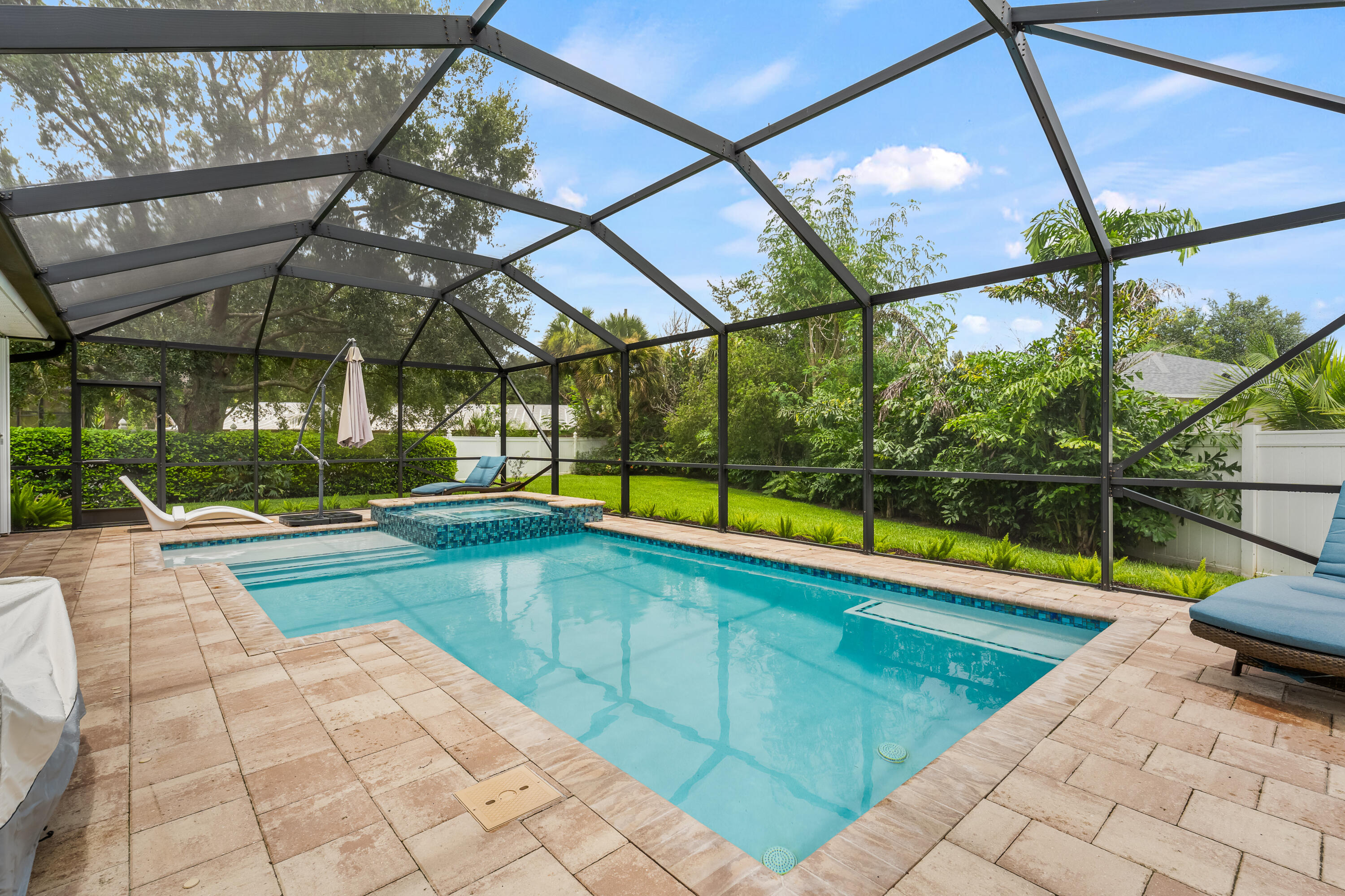 210 CHAMPAGNE Court SW
