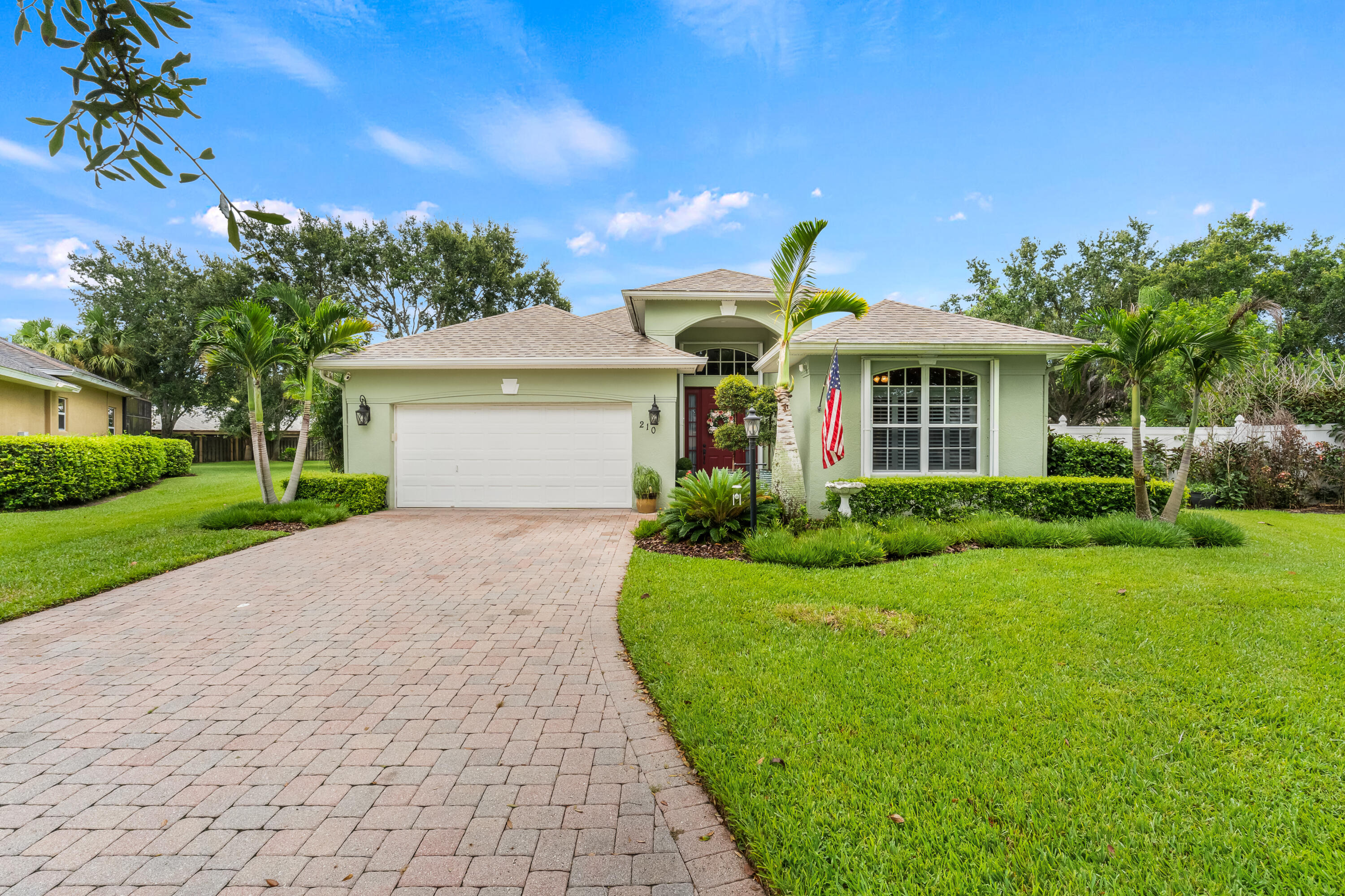 210 CHAMPAGNE Court SW