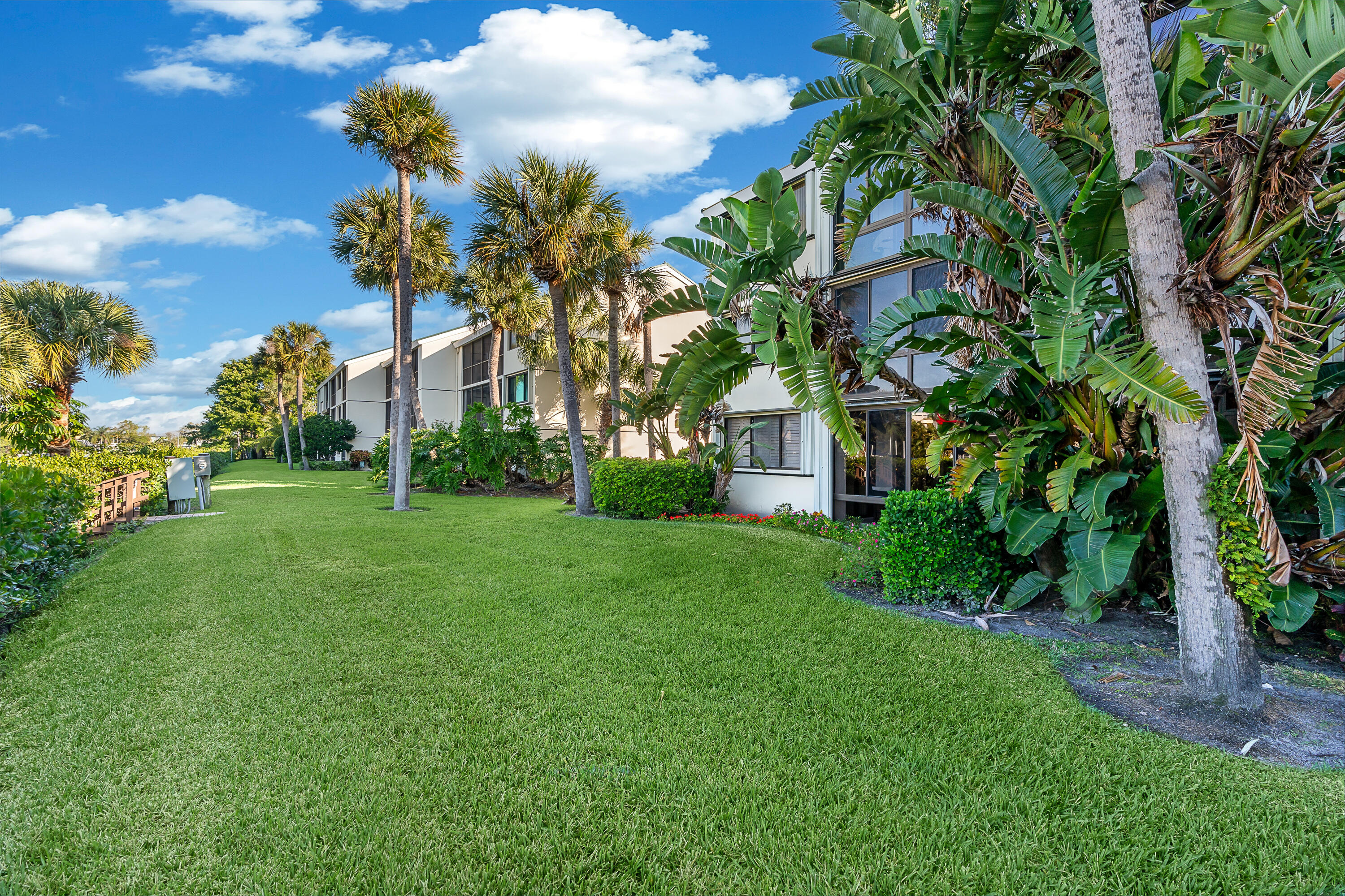 1825 TARPON Lane H106