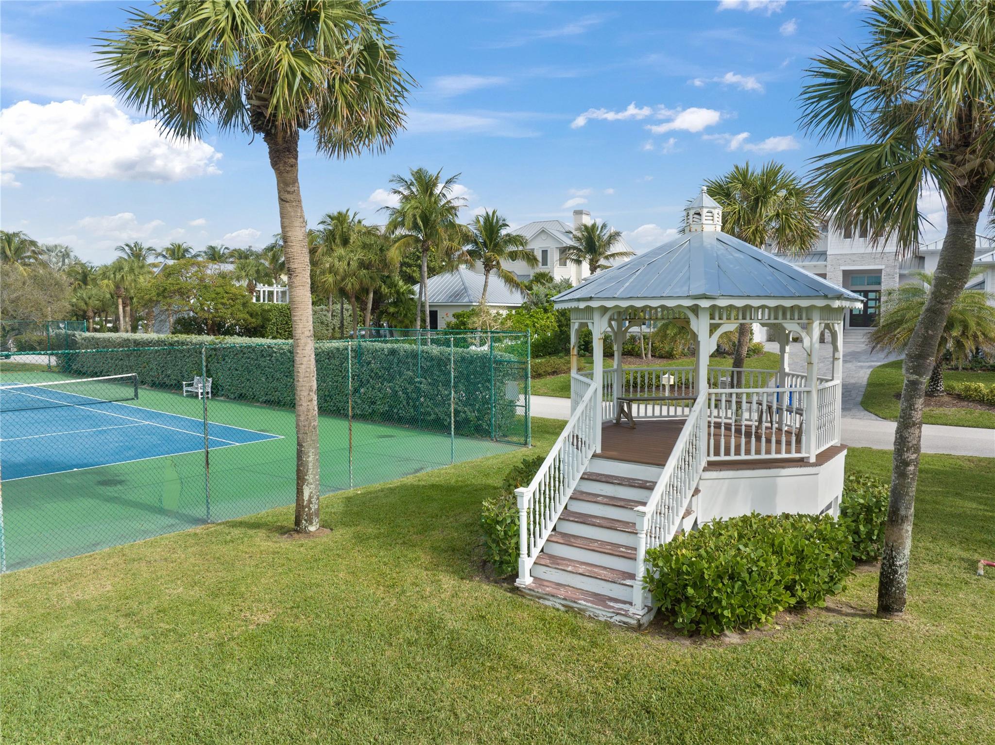 2335 Sanderling Ln