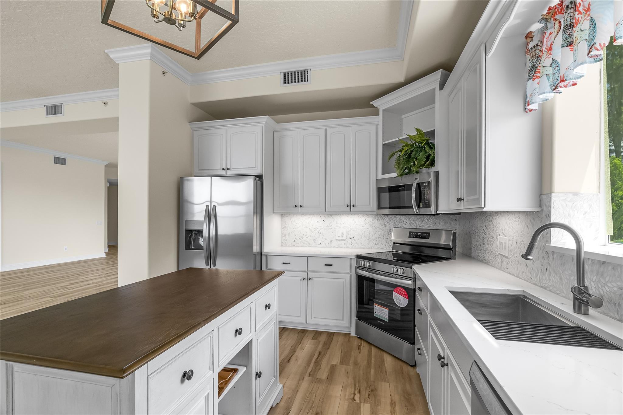 1701 Gulfstream Ave 729