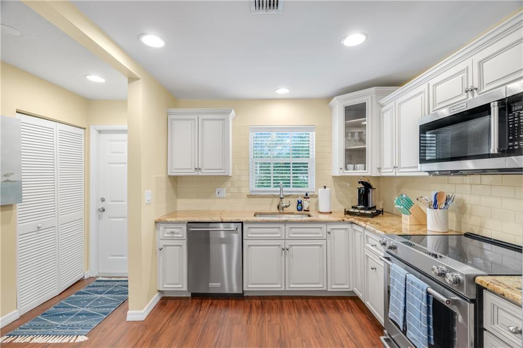 900 Jasmine Lane 203