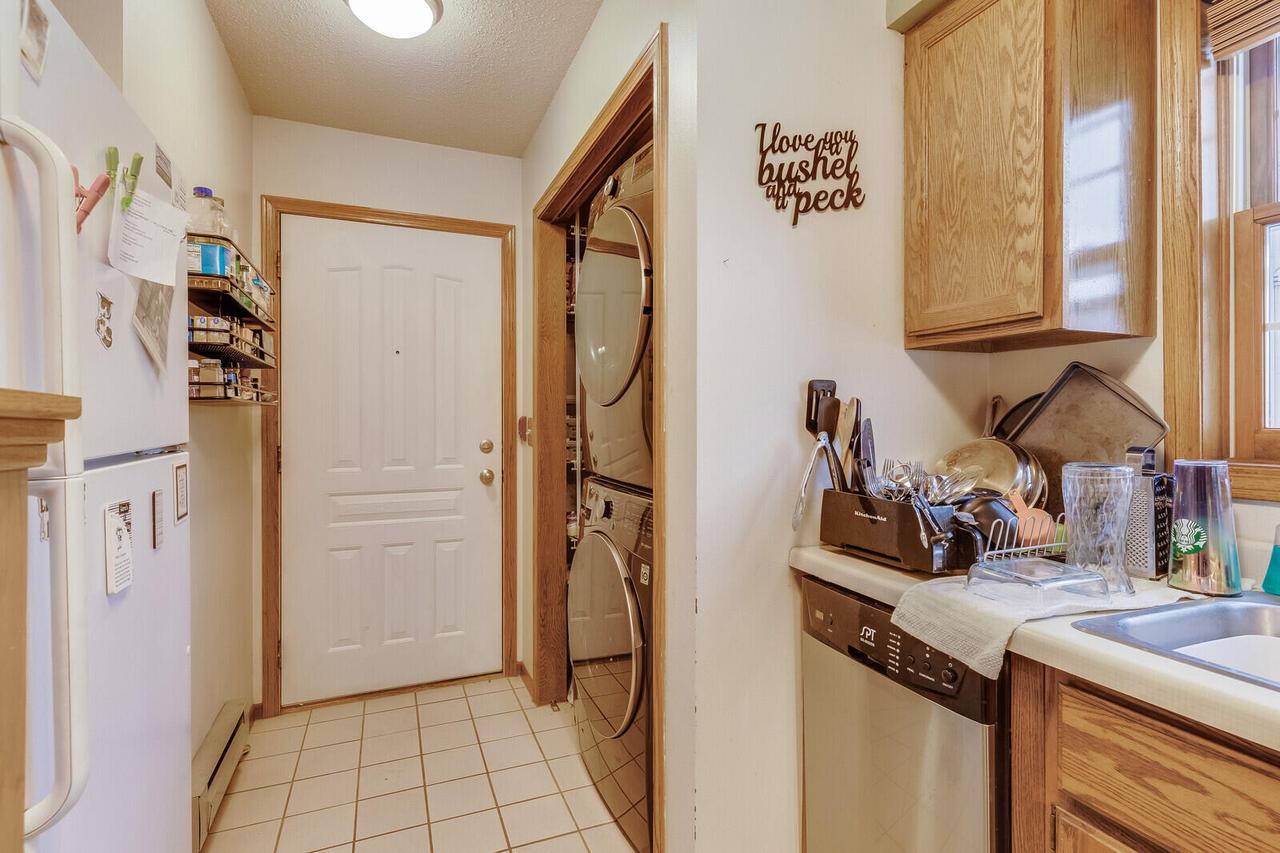 1400 Redfield STREET 5