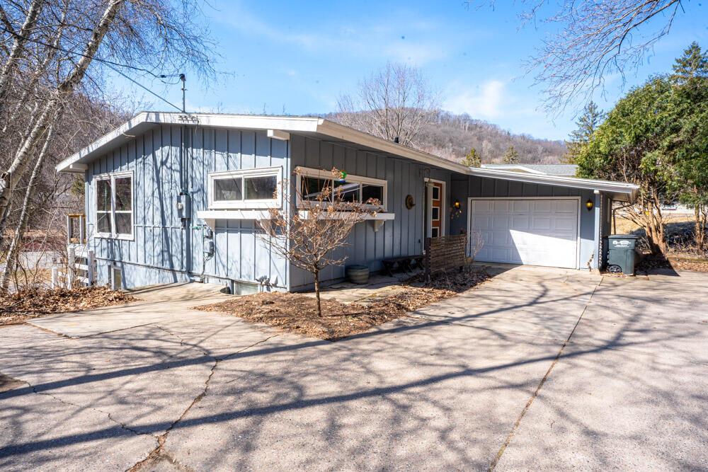 N1967 Wedgewood DRIVE EAST East