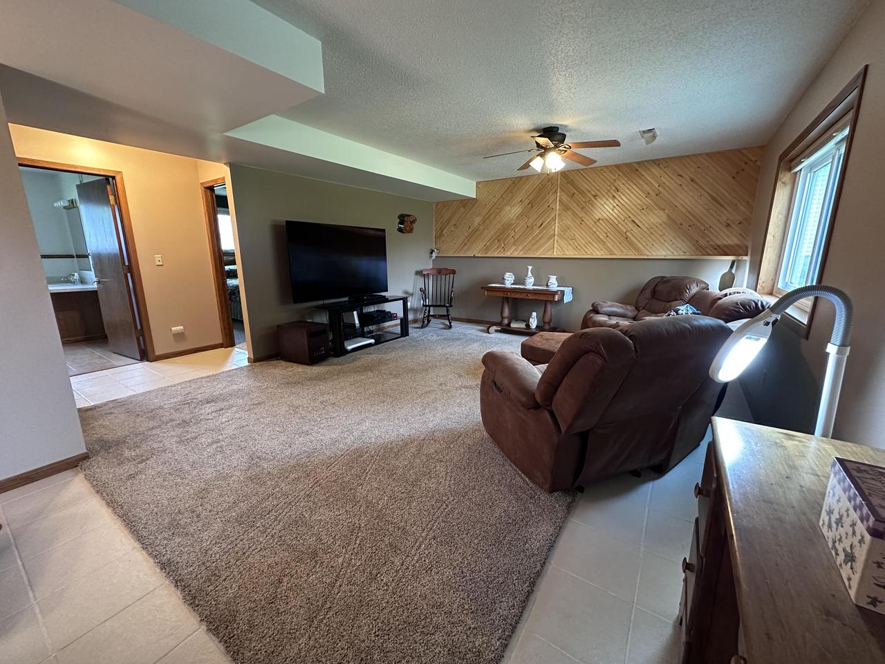 2927 Youngdale AVENUE