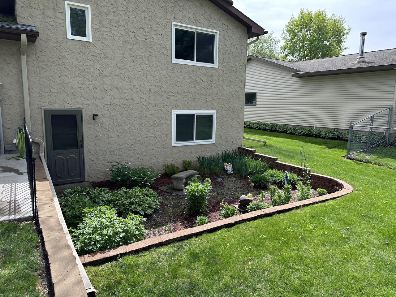 2927 Youngdale AVENUE