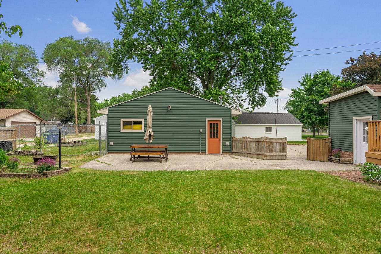 1741 Bainbridge STREET