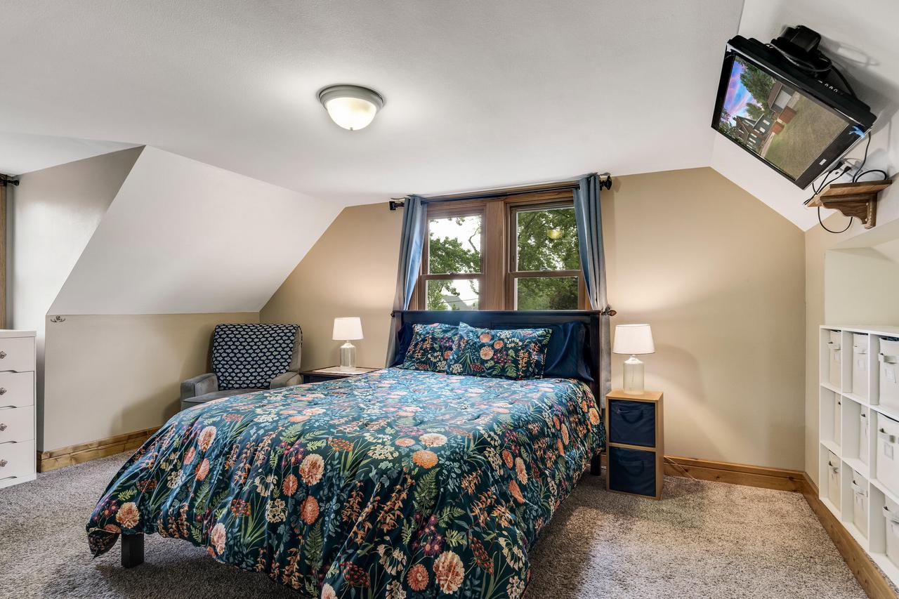 1741 Bainbridge STREET