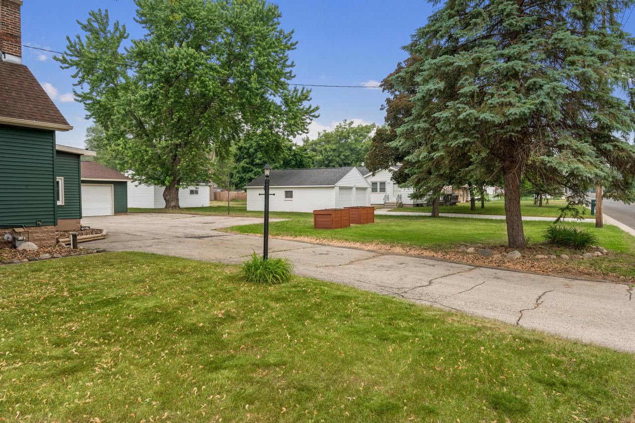 1741 Bainbridge STREET