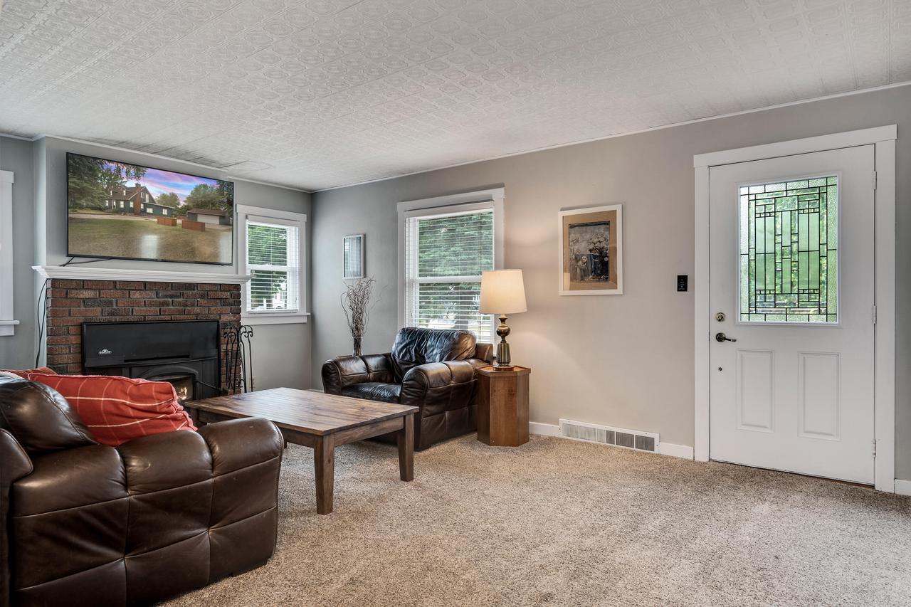 1741 Bainbridge STREET