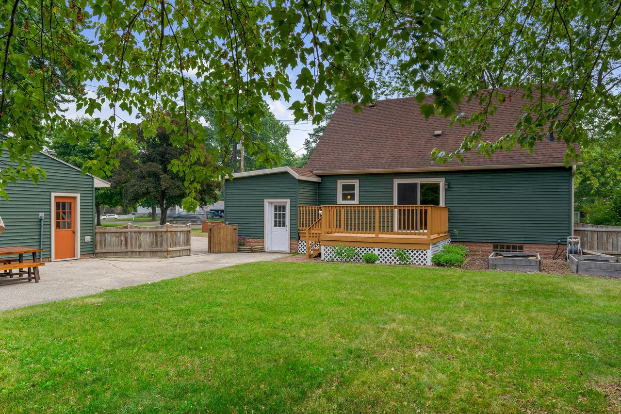 1741 Bainbridge STREET