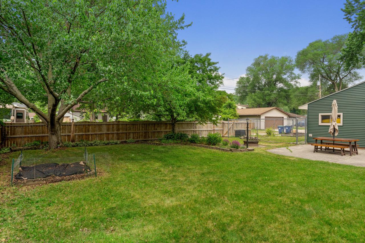 1741 Bainbridge STREET