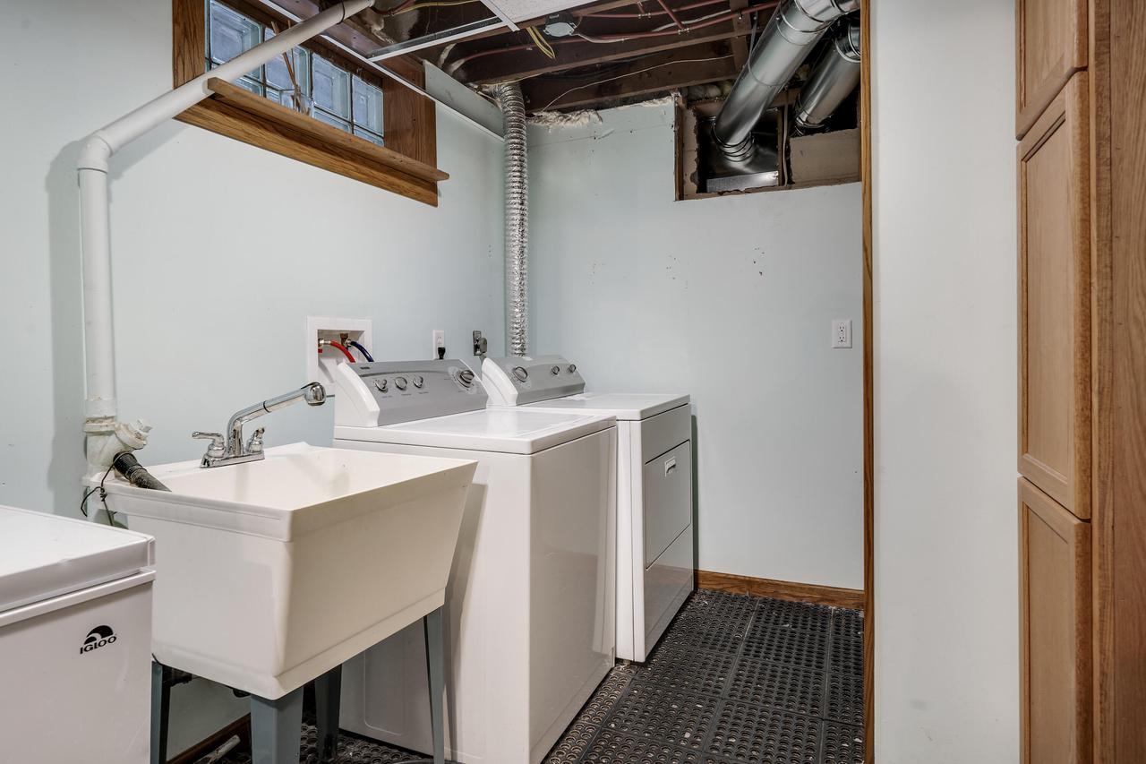 1741 Bainbridge STREET