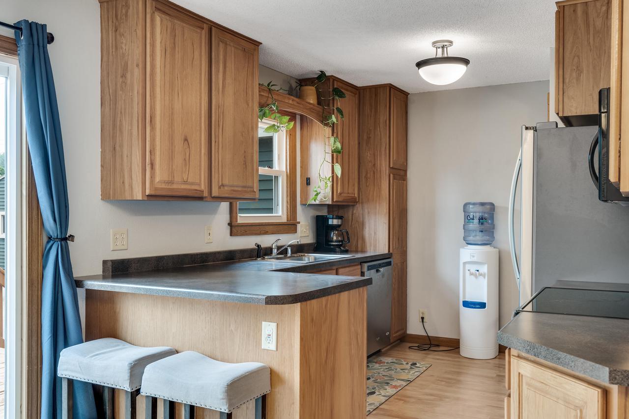 1741 Bainbridge STREET