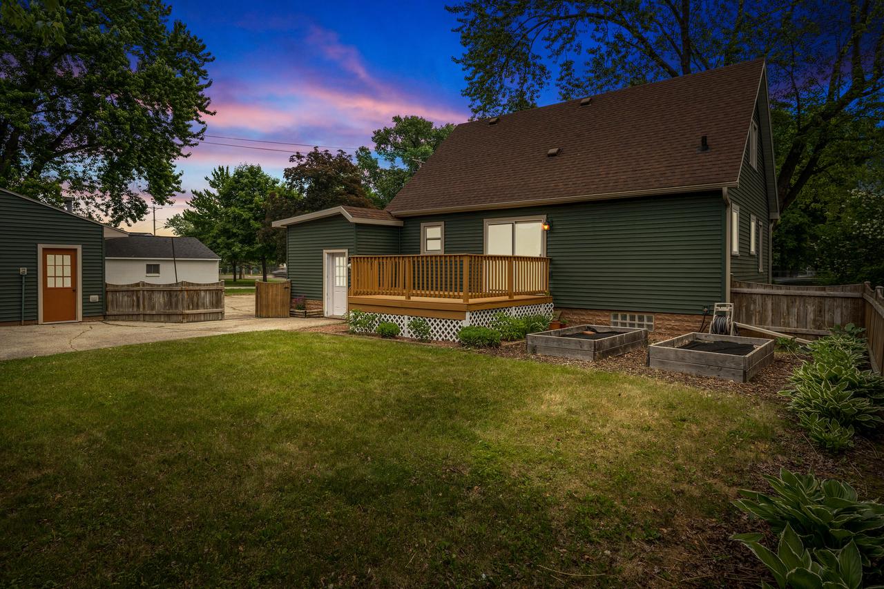 1741 Bainbridge STREET