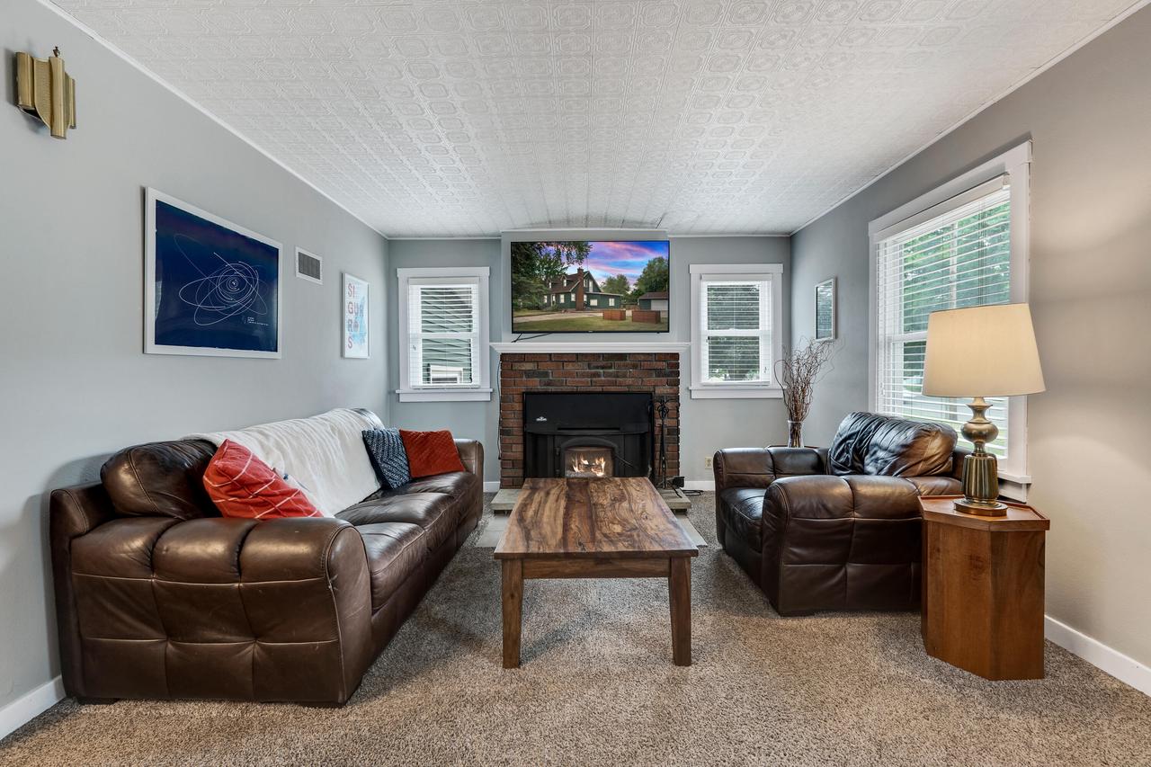 1741 Bainbridge STREET