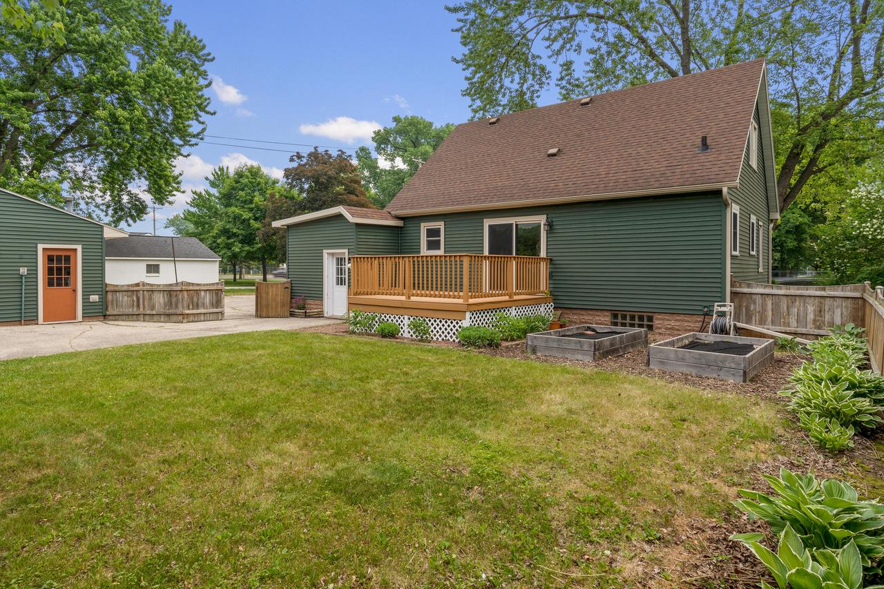 1741 Bainbridge STREET